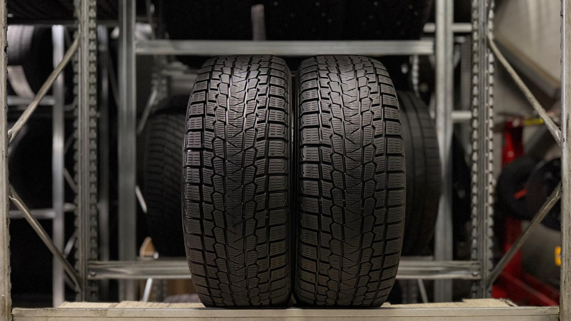 Yokohama iceGUARD iG53 205/55R16 91 H Friction tires