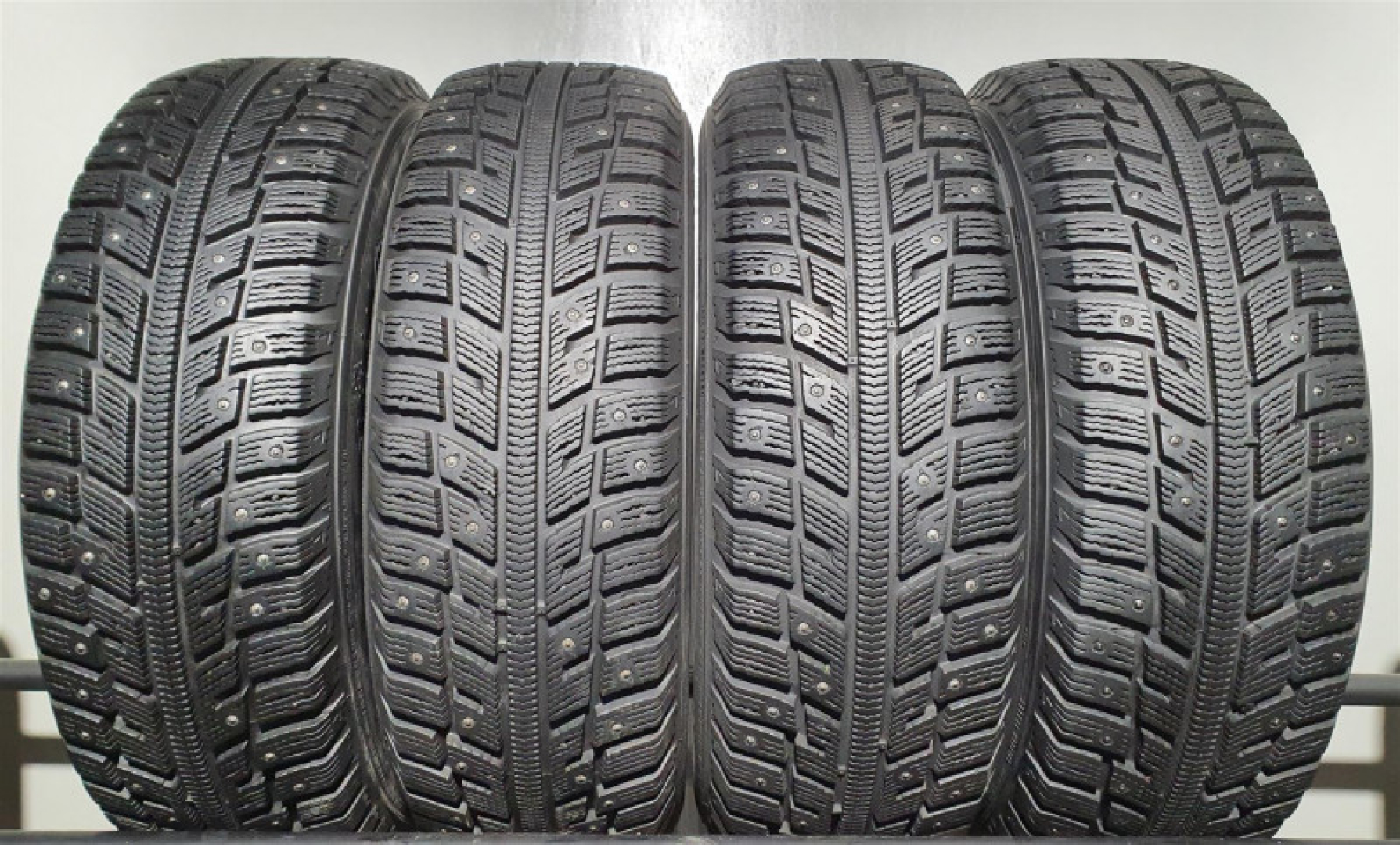 Kumho Izen Kw22 185/65R15 88 T Шипованные шины
