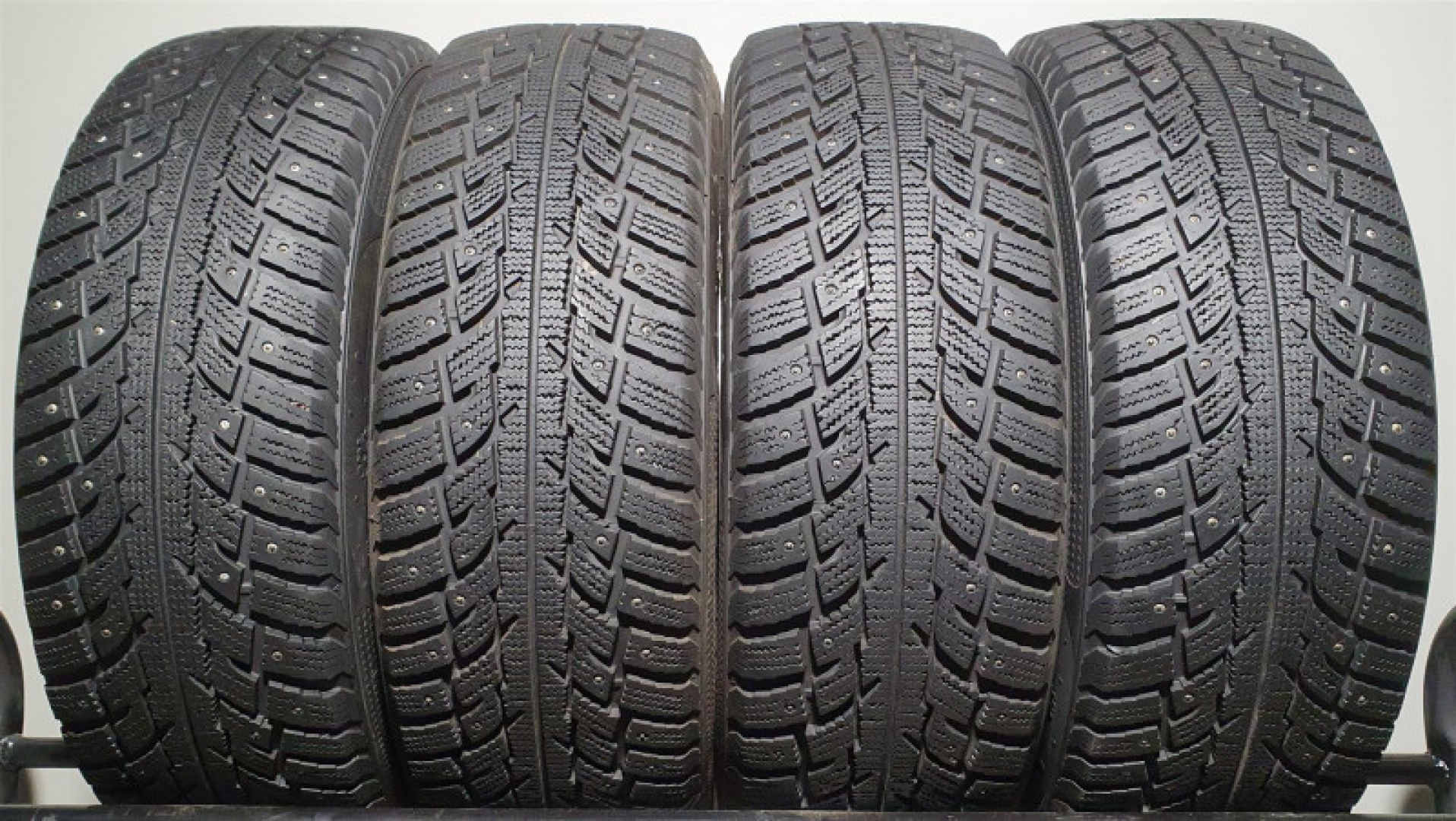 Kumho Izen RV Stud KC16 225/65R17 106 T Шипованные шины