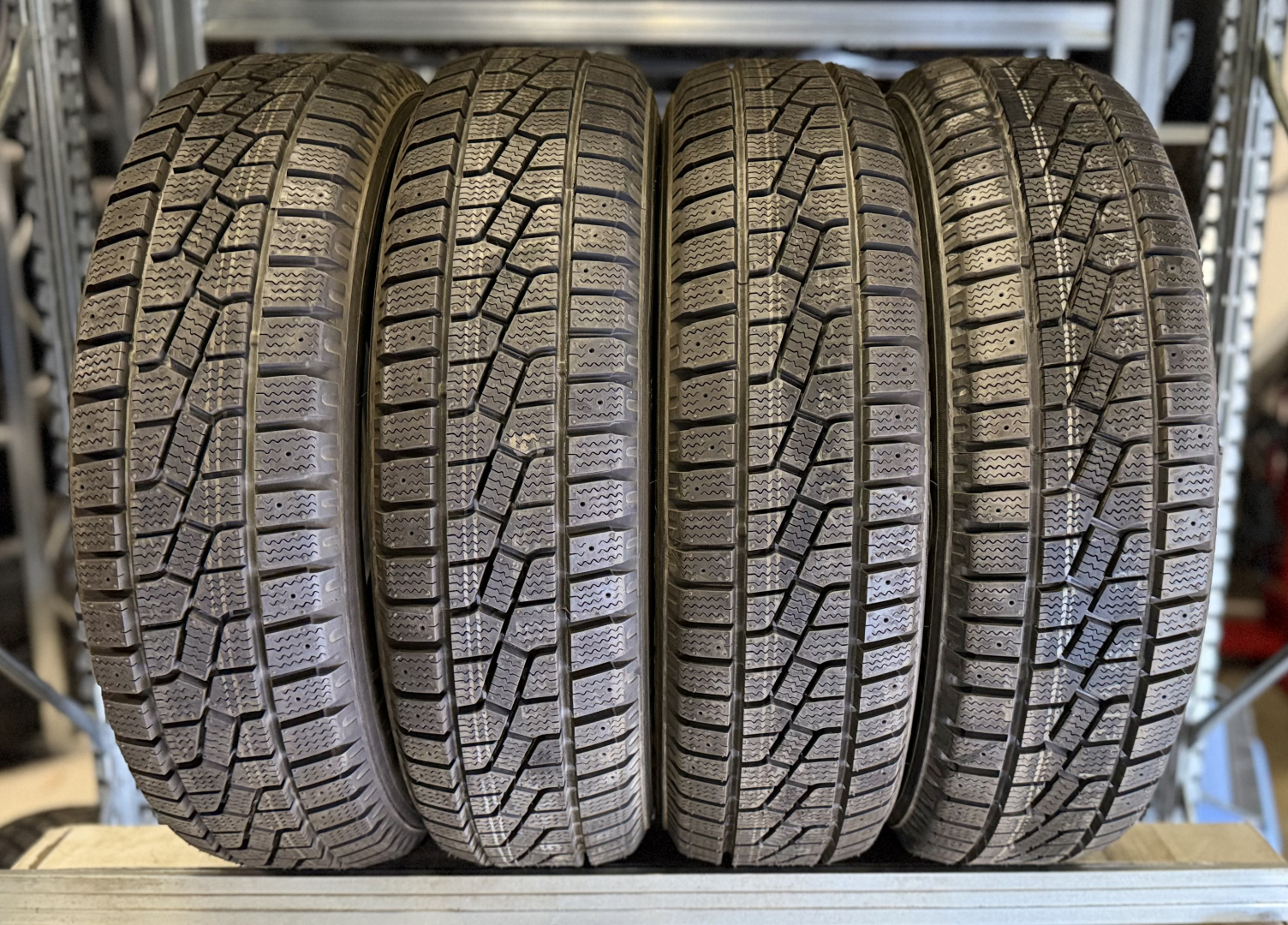 Kumho Izen Stud Kw11 215/75R15 100 Q Ламельные шины