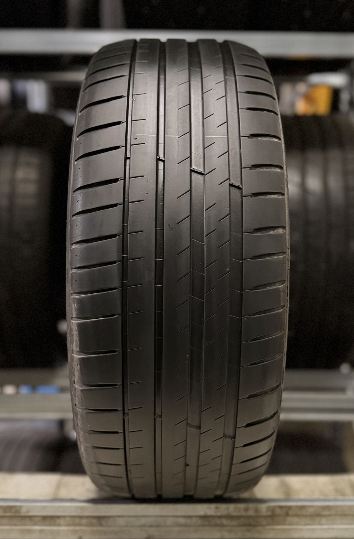 Michelin Pilot Sport 4 235/45R18 98 Y