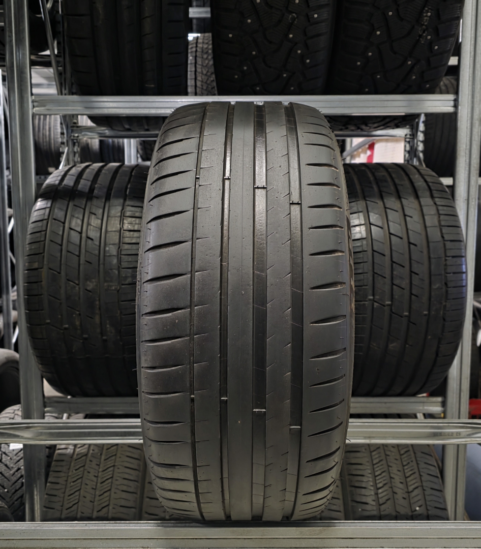 Michelin Pilot Sport 4 245/40R19 98 Y