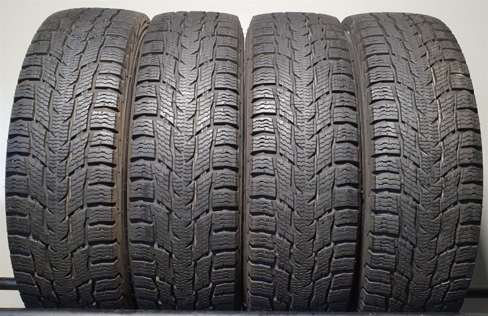 Nokian Hakkapeliitta CR3 215/60R17C 109/107 R Ламельные шины