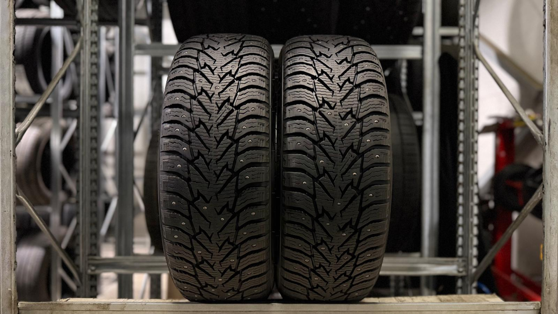 Bridgestone Noranza 001 SUV 215/70R16 100 T Шипованные шины