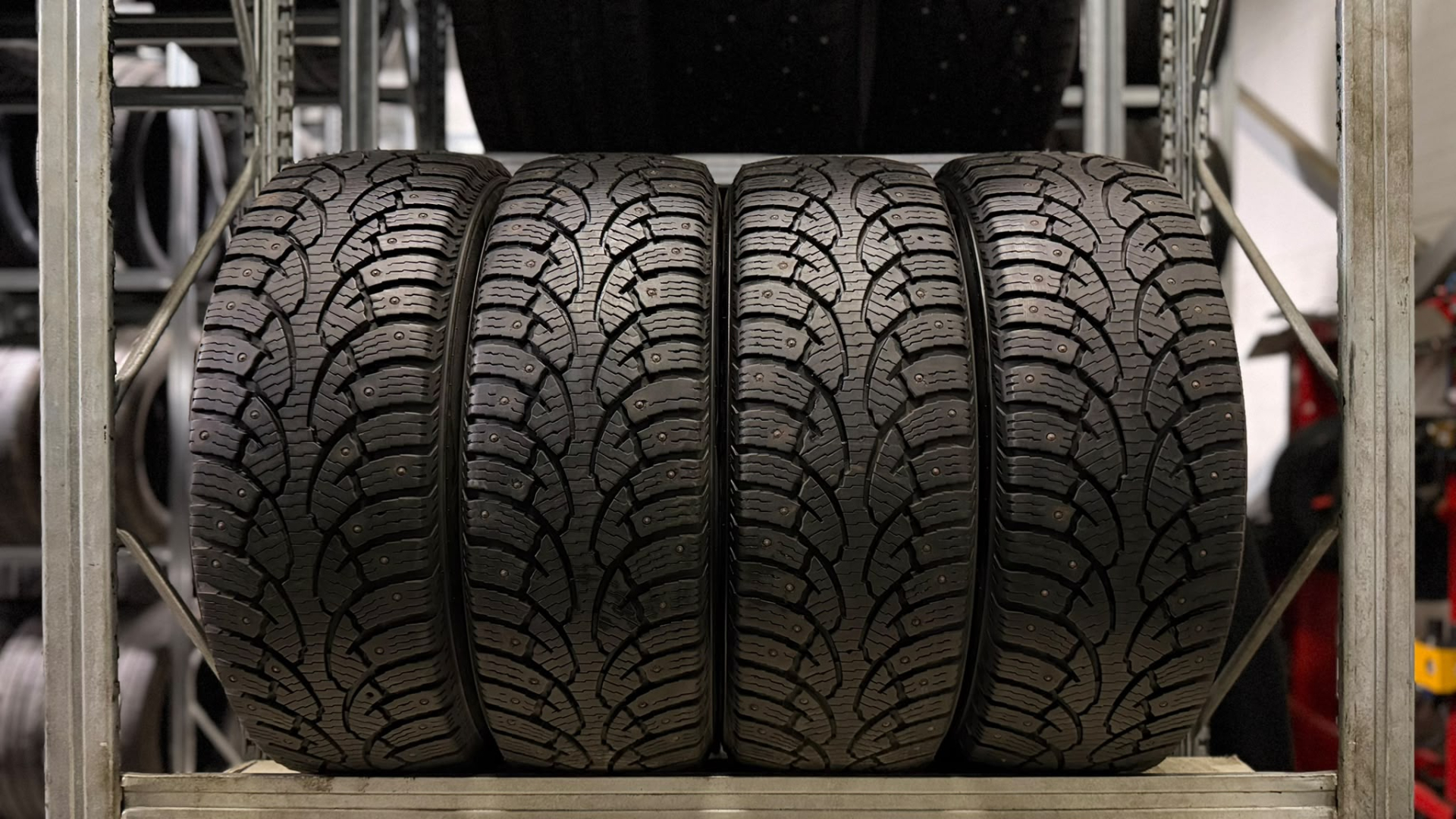 Bridgestone Noranza 001 van 215/60R17C 109/107 R Studded tires