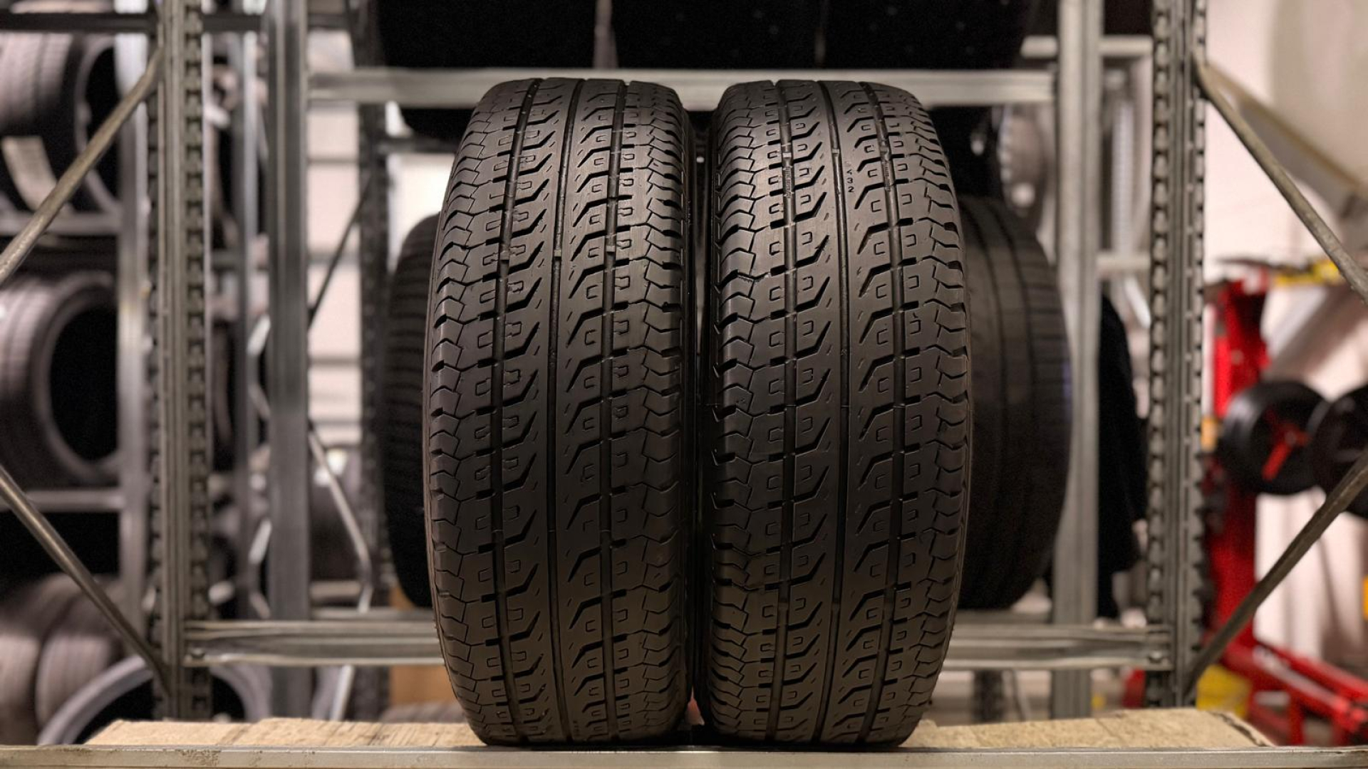 Nokian nrc2 195/70R15C 104/102 S Suverehvid