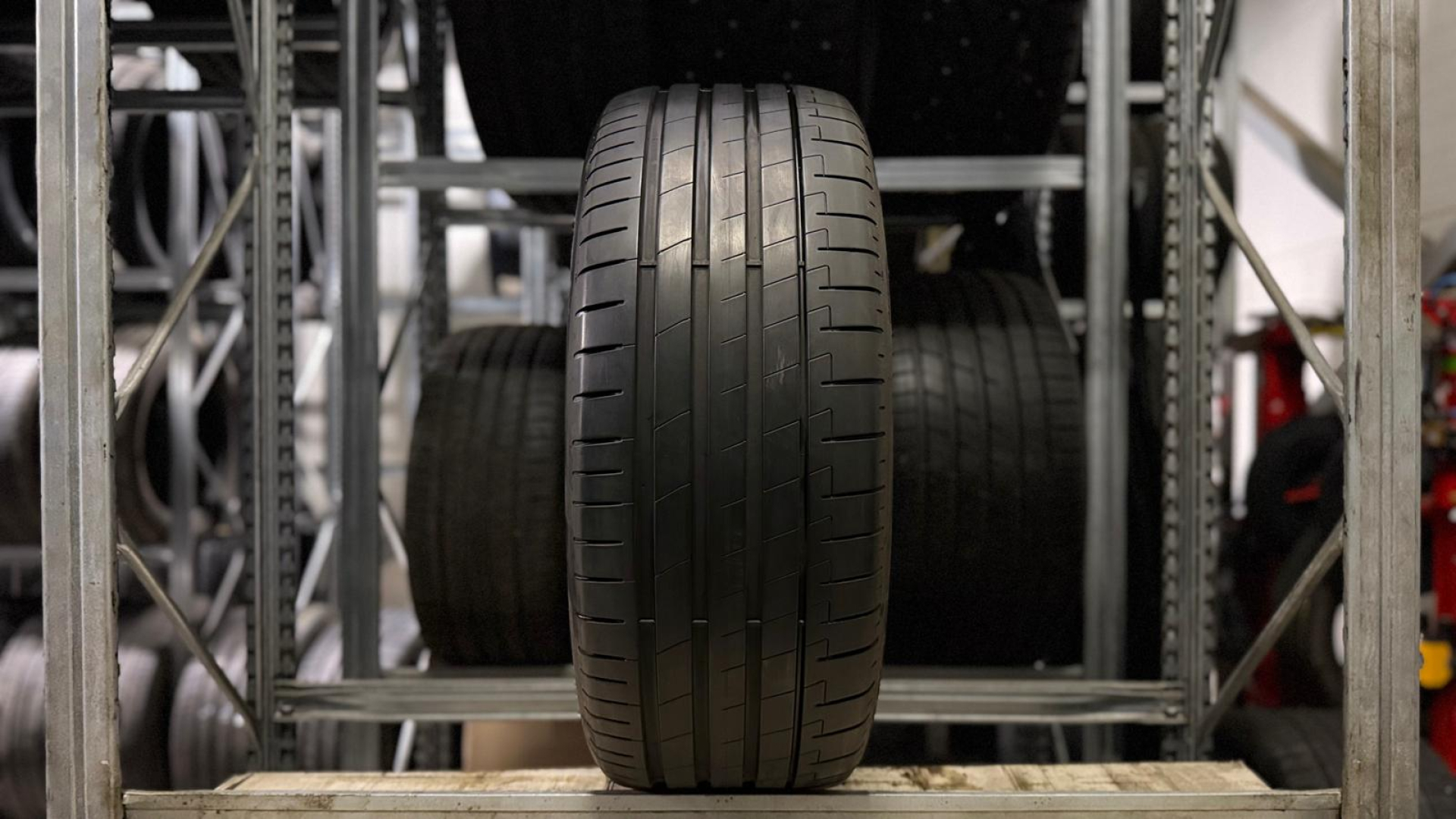 Pirelli P ZERO E 255/40R22 103 V VOL