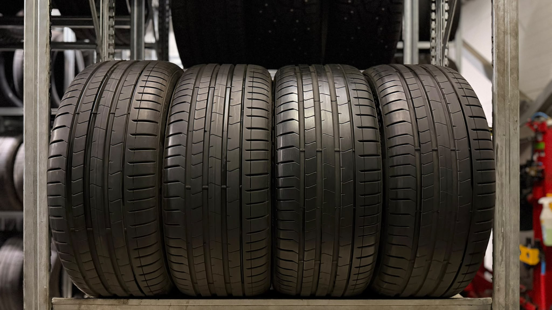 Pirelli P ZERO (PZ4) 255/40R20 101V Summer