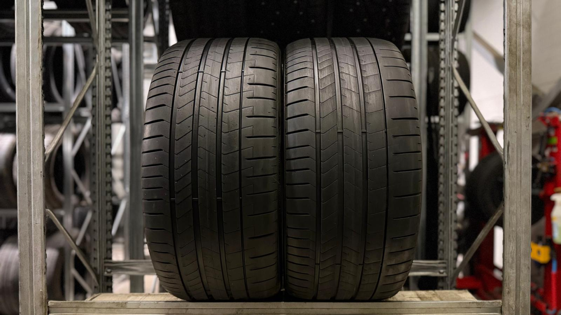 Pirelli P ZERO (PZ4) 285/40R22 110 Y Suverehvid