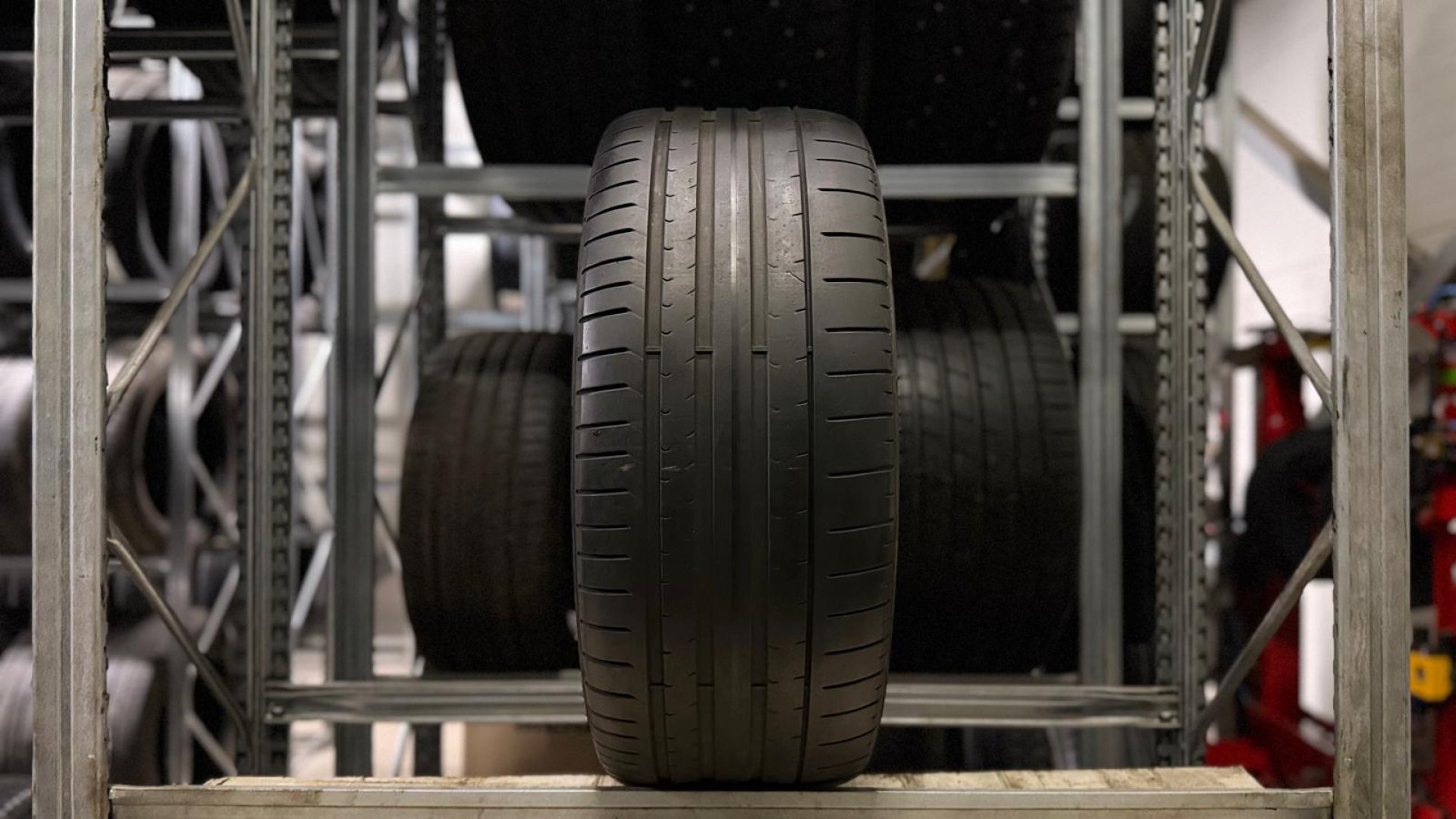 Pirelli P ZERO (PZ4) 275/35R22 104 W VOL