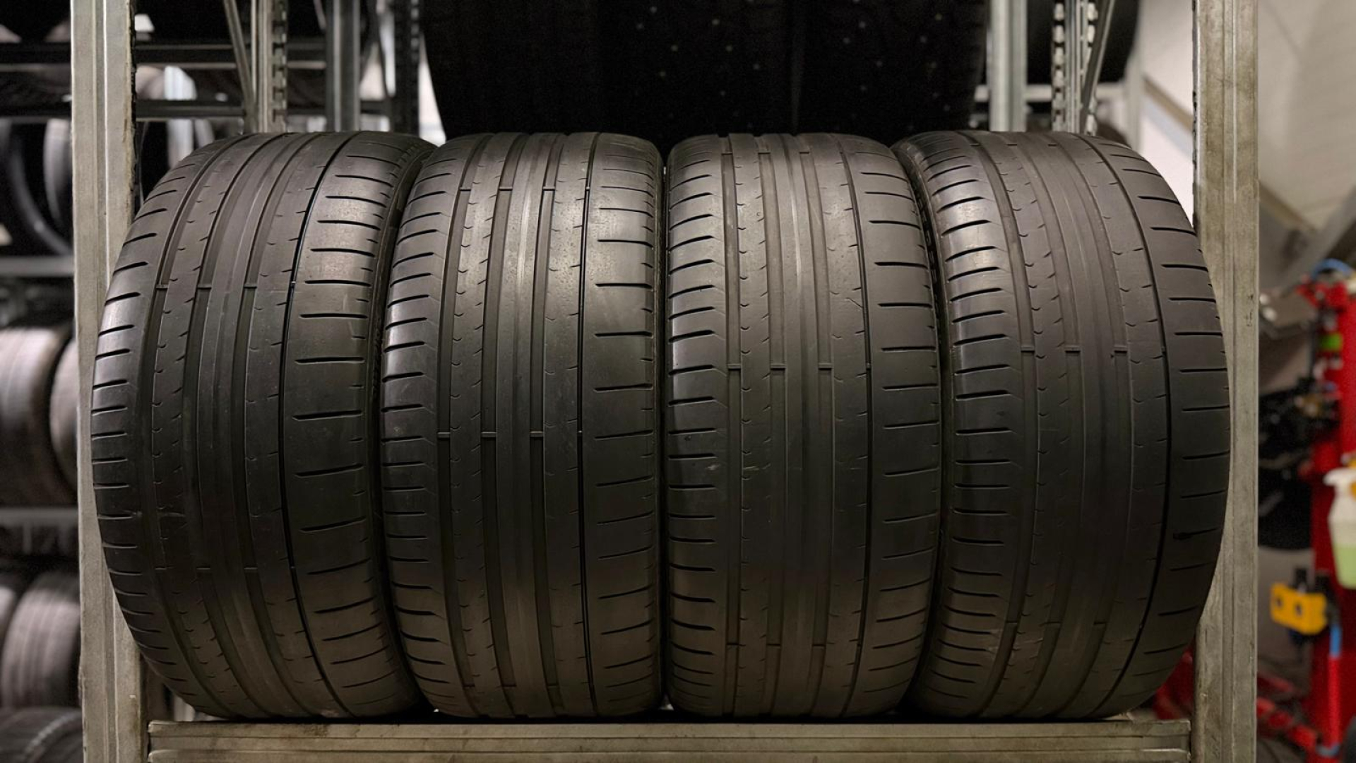 Pirelli P ZERO (PZ4) 275/35R22 104 W VOL Летние шины