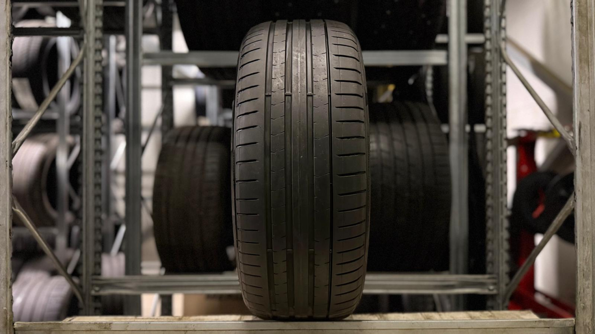 Pirelli P ZERO (PZ4) 245/40R20 99 Y *