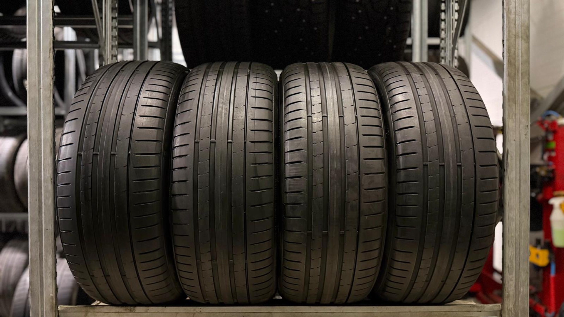Pirelli P ZERO (PZ4) 245/40R21 100 V VOL Suverehvid