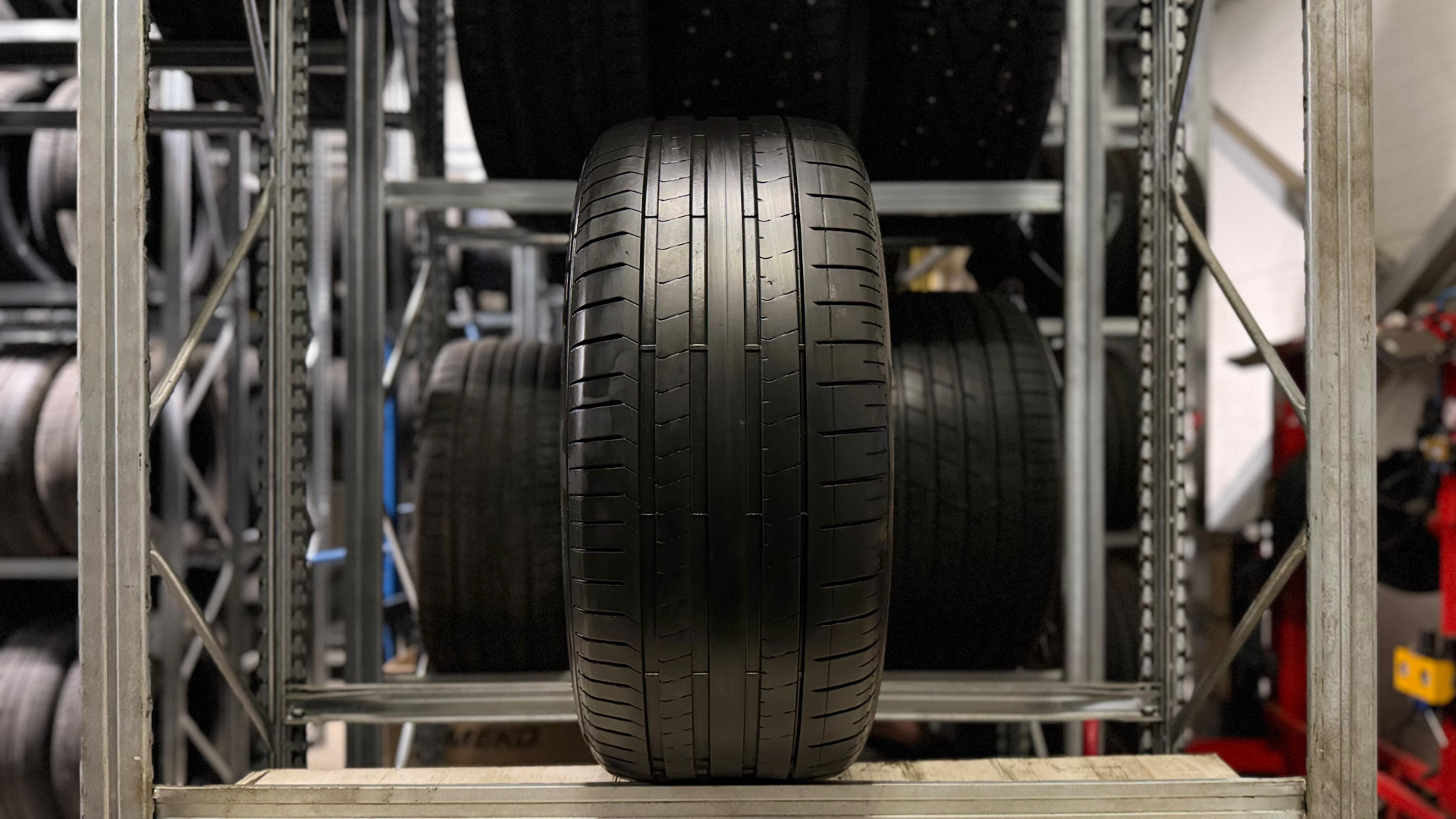 Pirelli P ZERO (PZ4) 315/35R21 111 Y *