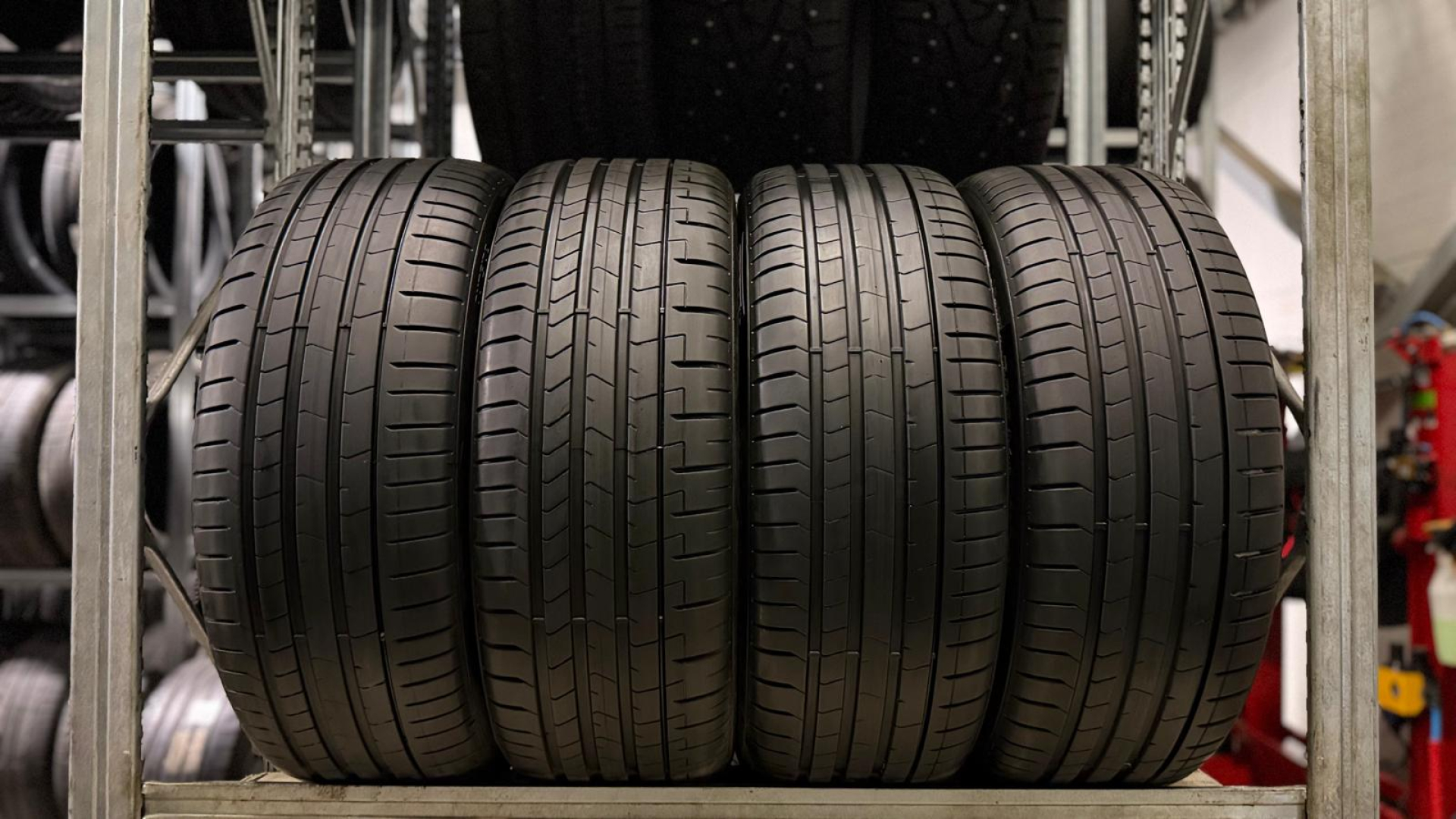 Pirelli P ZERO (PZ4) 235/45R20 100 V VOL