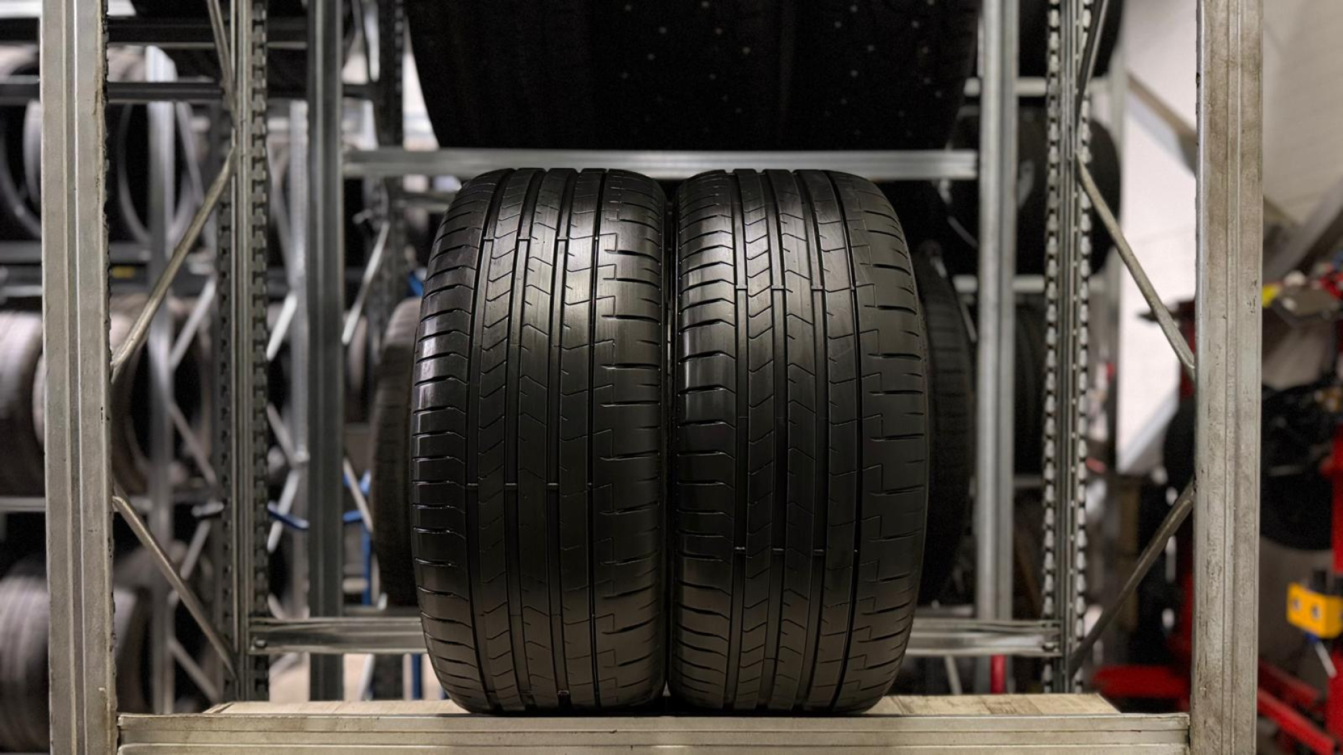 Pirelli P ZERO (PZ4) 245/40R20 99 W VOL Suverehvid