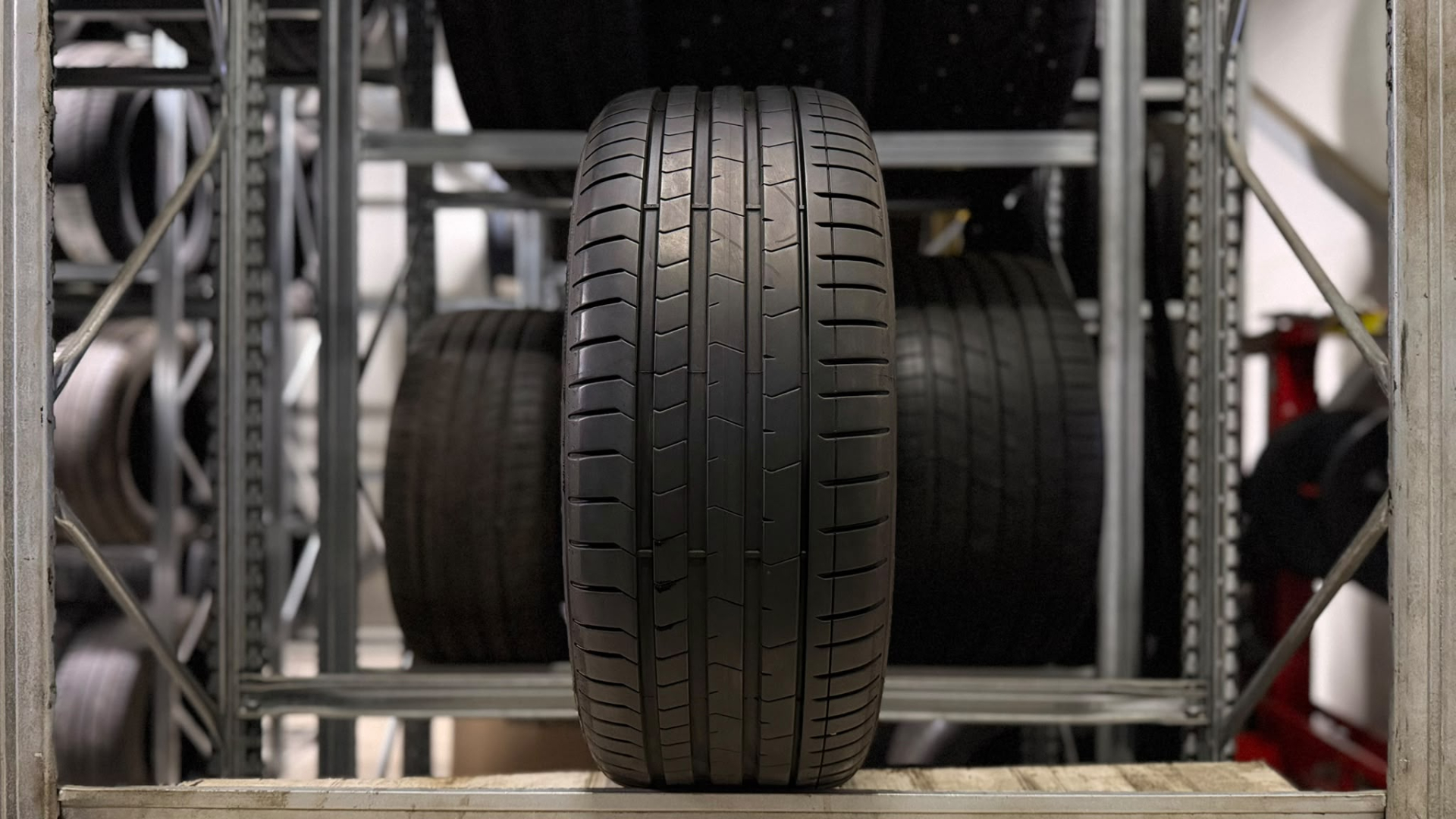 Pirelli P ZERO (PZ4) 255/35R20 97 Y