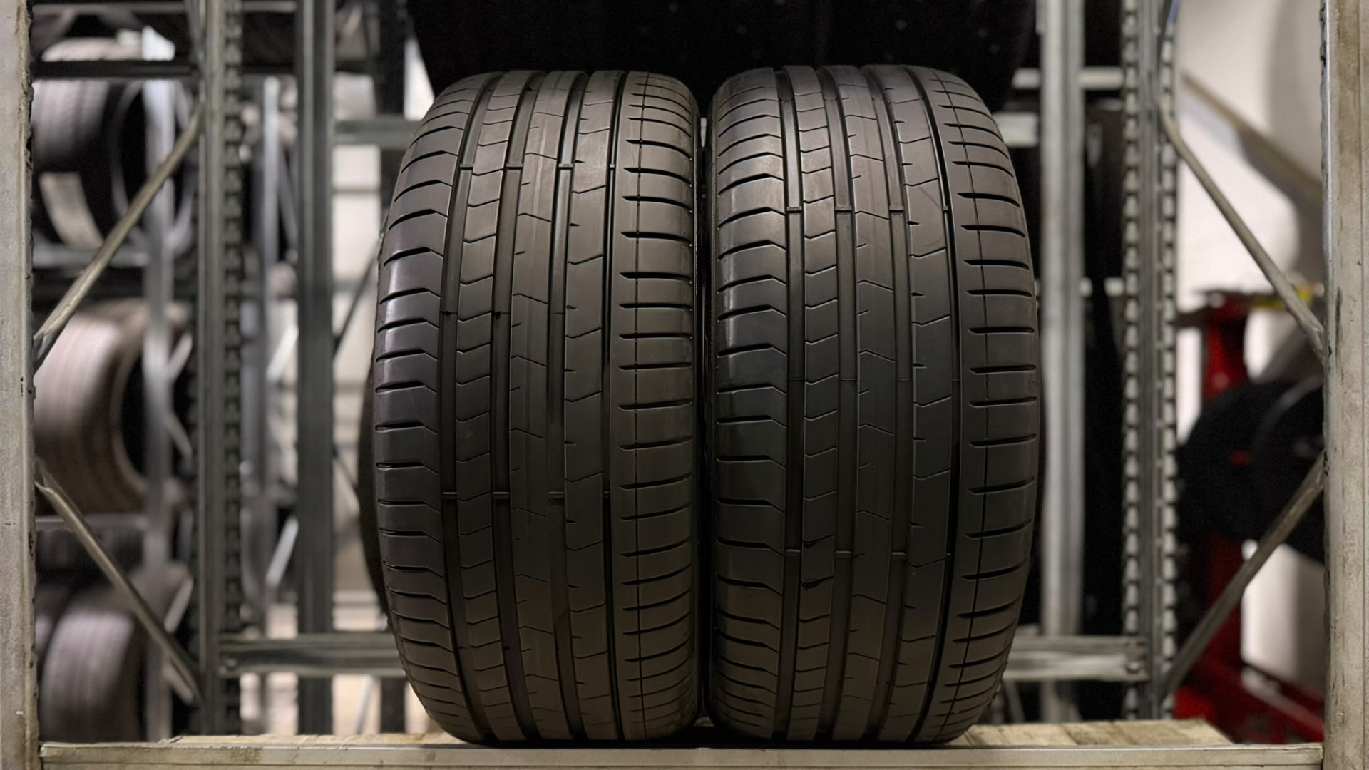 Pirelli P ZERO (PZ4) 255/40R20 101 V VOL Летние шины
