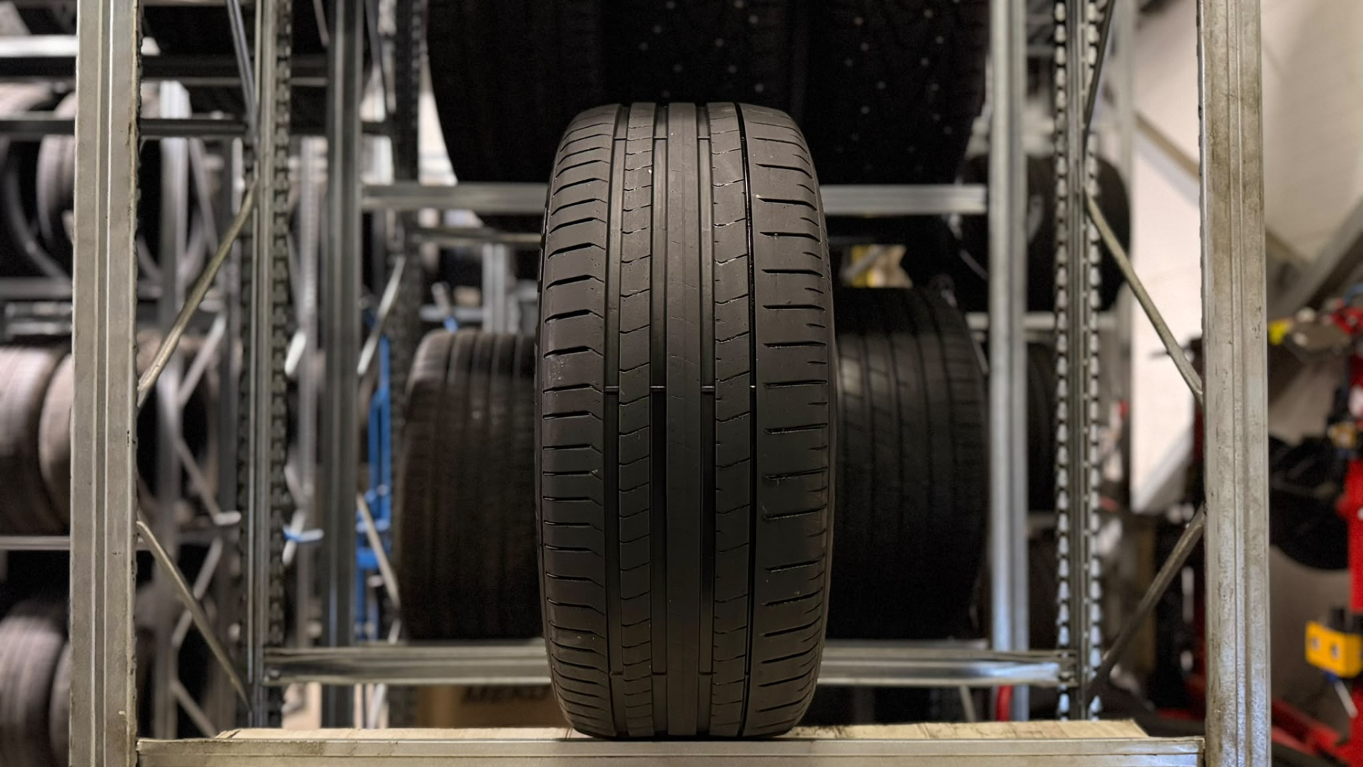 Pirelli P ZERO (PZ4) 275/40R20 106 W *