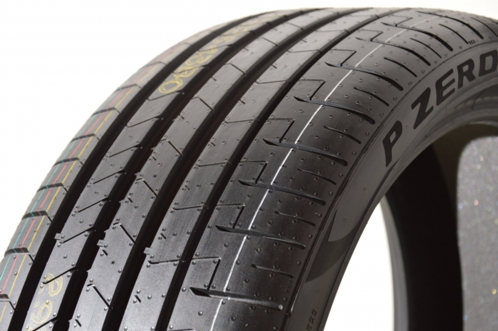 Pirelli P-ZERO VOL 235/50R19 99 V Suverehvid