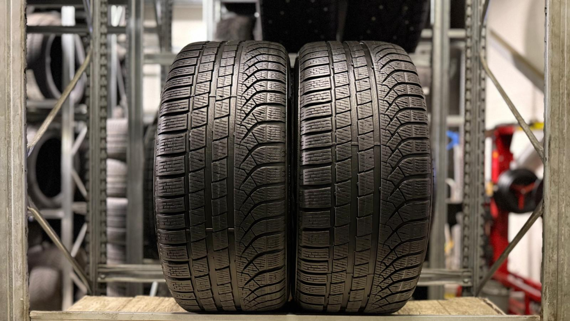 Pirelli P ZERO WINTER 255/45R19 104 V MO Ламельные шины