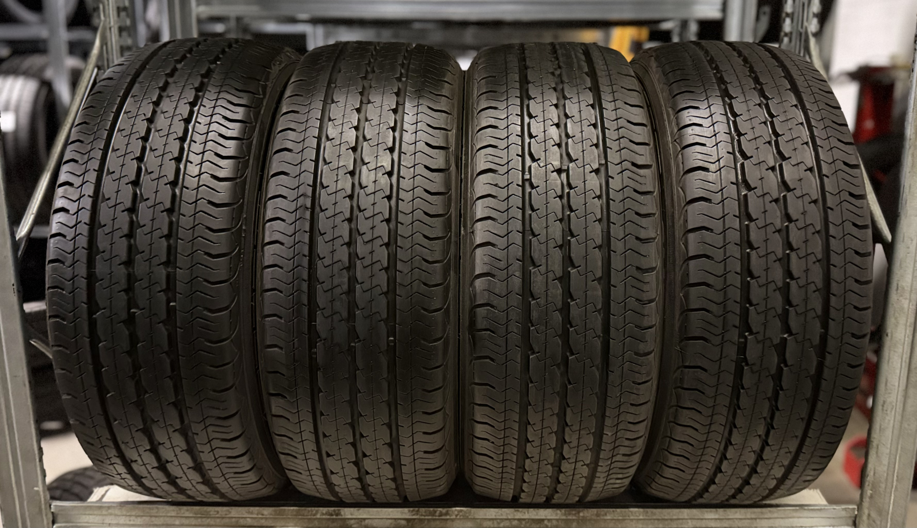 Pirelli Chrono 235/60R17C 117/115 R Летние шины