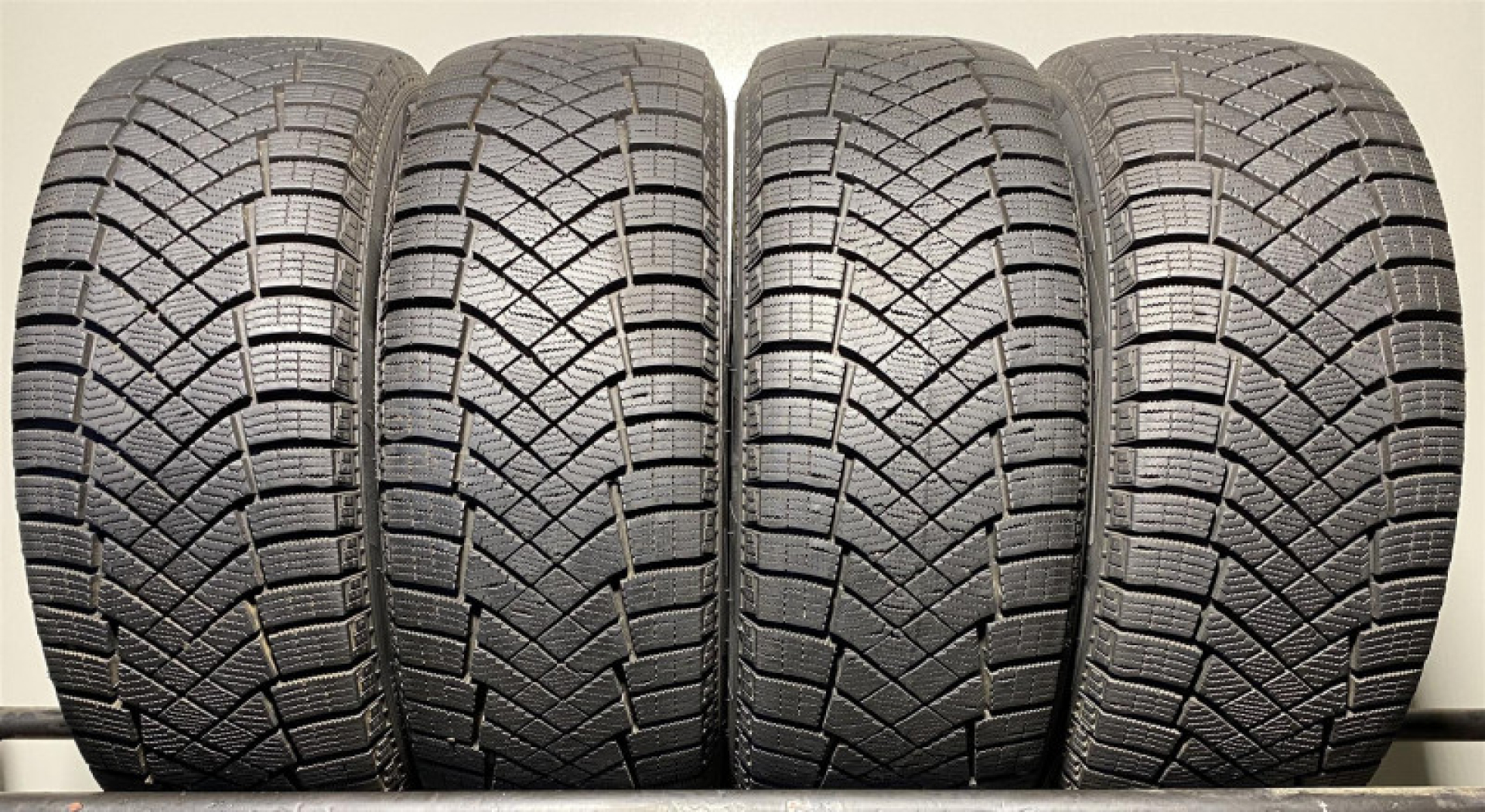 Pirelli Ice Zero FR 235/60R17 106 H
