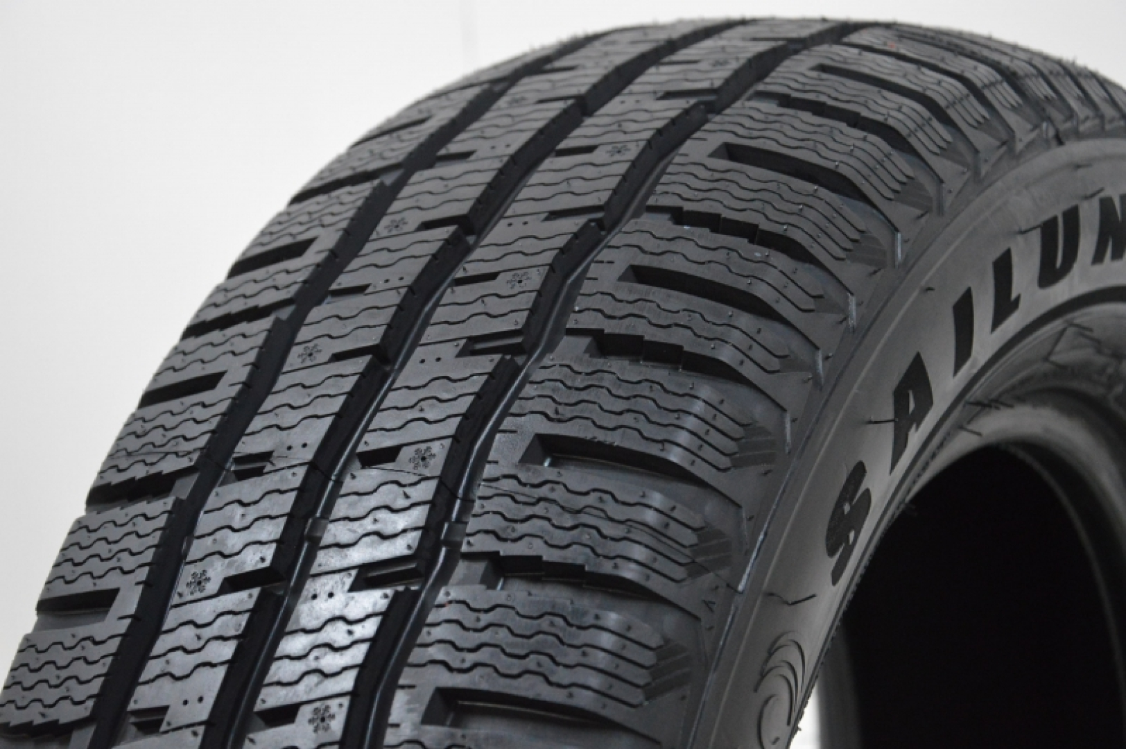 Sailun Endure WSL-1 205/75R16C 113/111 R Ламельные шины