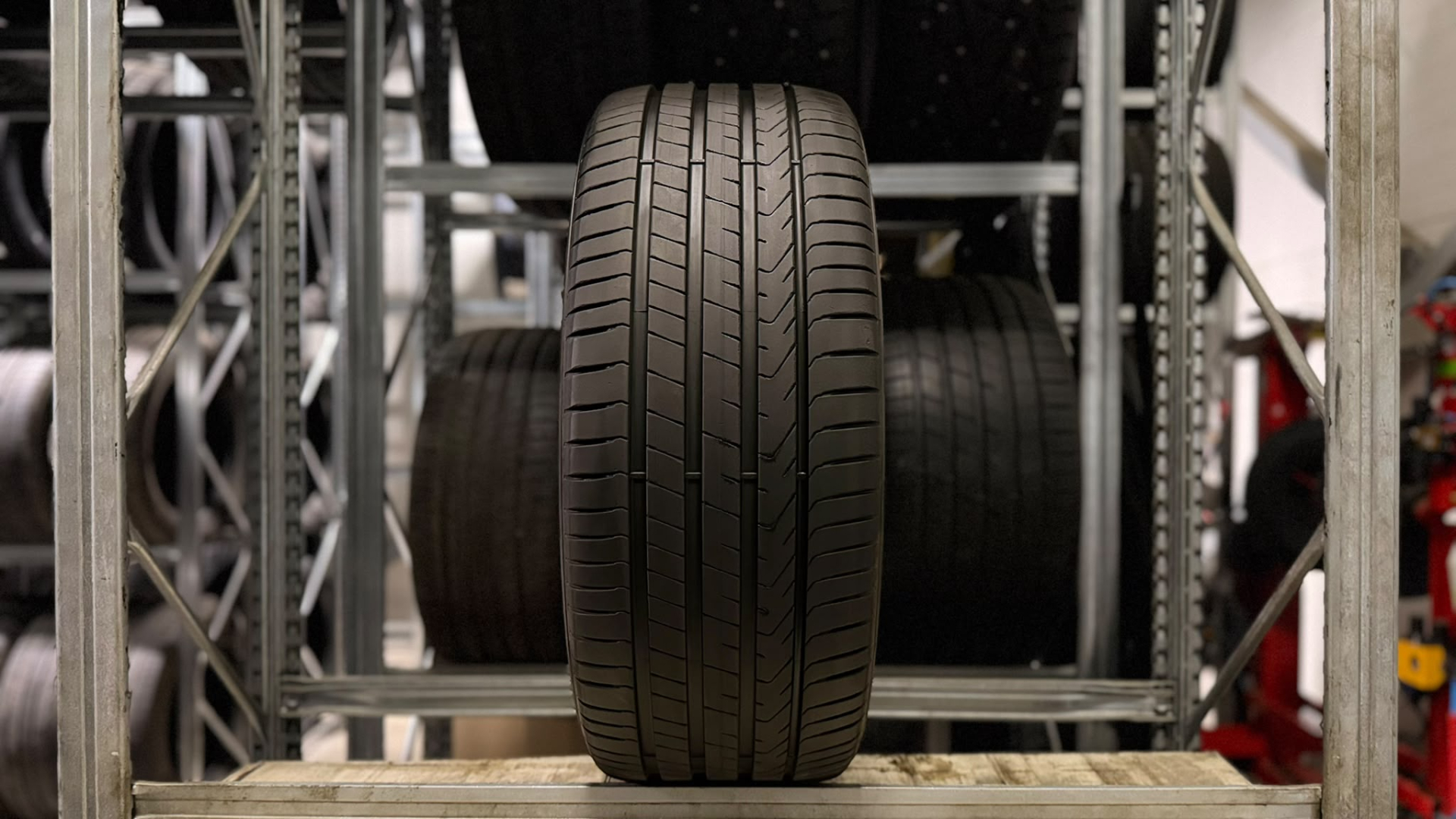 Pirelli Scorpion 255/40R21 102 T elect, seal inside AO