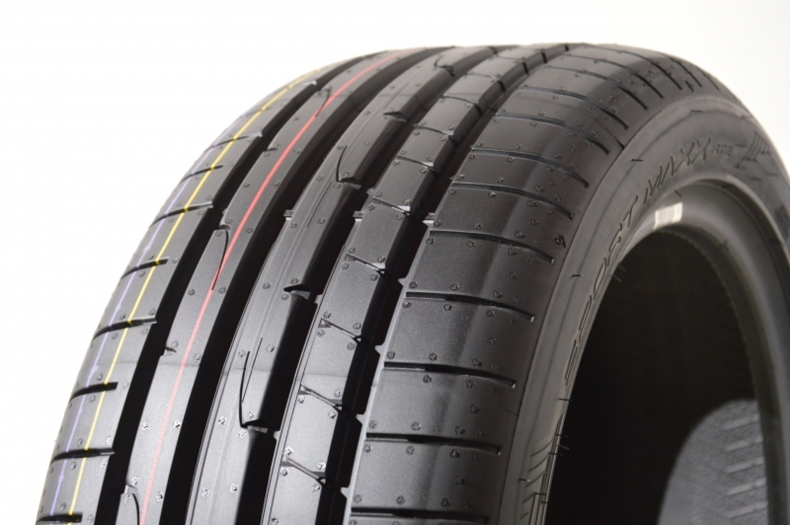 Dunlop SportMaxx RT2 DOT2021-2022 235/40R18 95 Y Летние шины