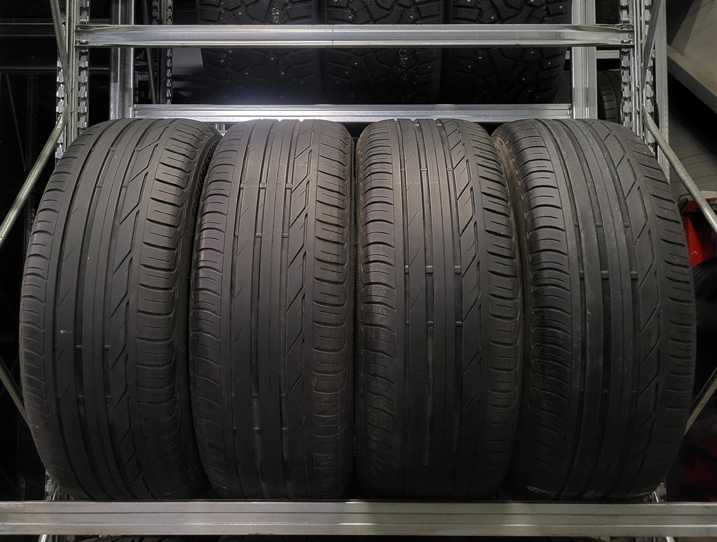 Bridgestone Turanza T001 215/55R17 94 V AO Suverehvid