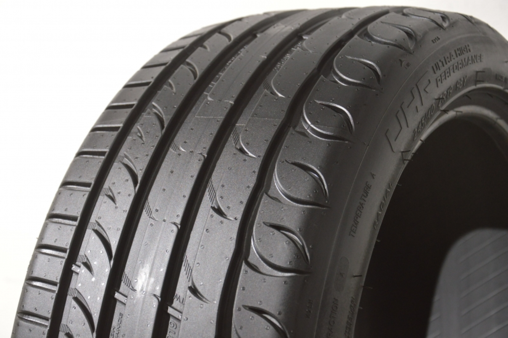 Kormoran UHP Ultra High Performance 215/55R17 98 W Summer tires