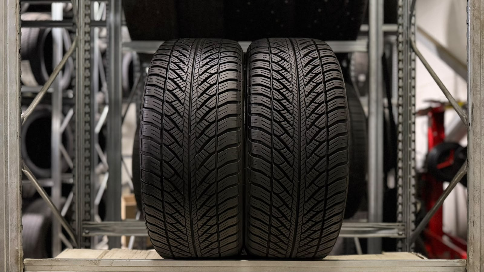 Goodyear Ultra Grip 8 Performance 245/45R18 100 V *, MO