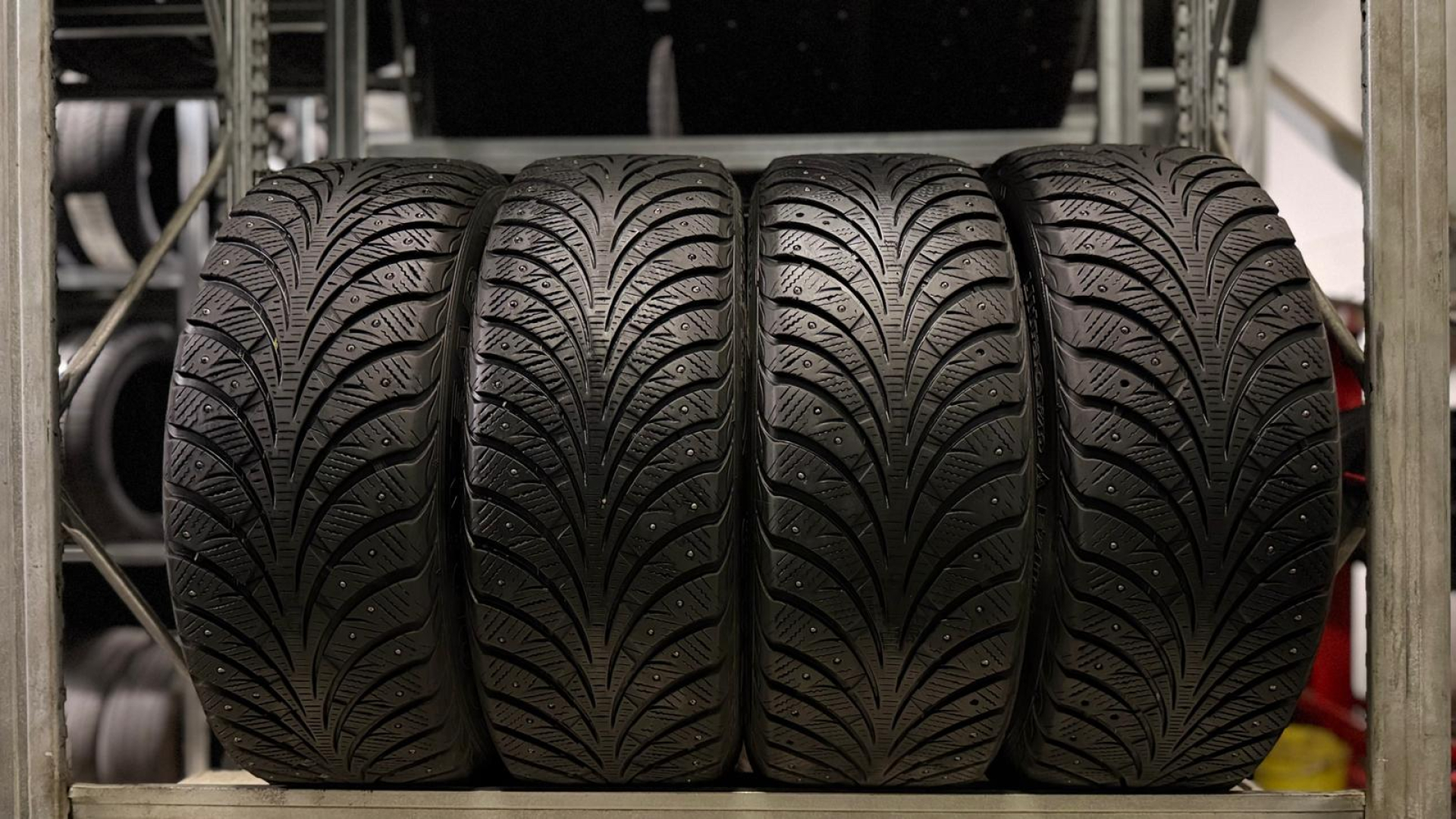 Goodyear Ultra Grip Extreme 215/55R17 94 T Naastrehvid