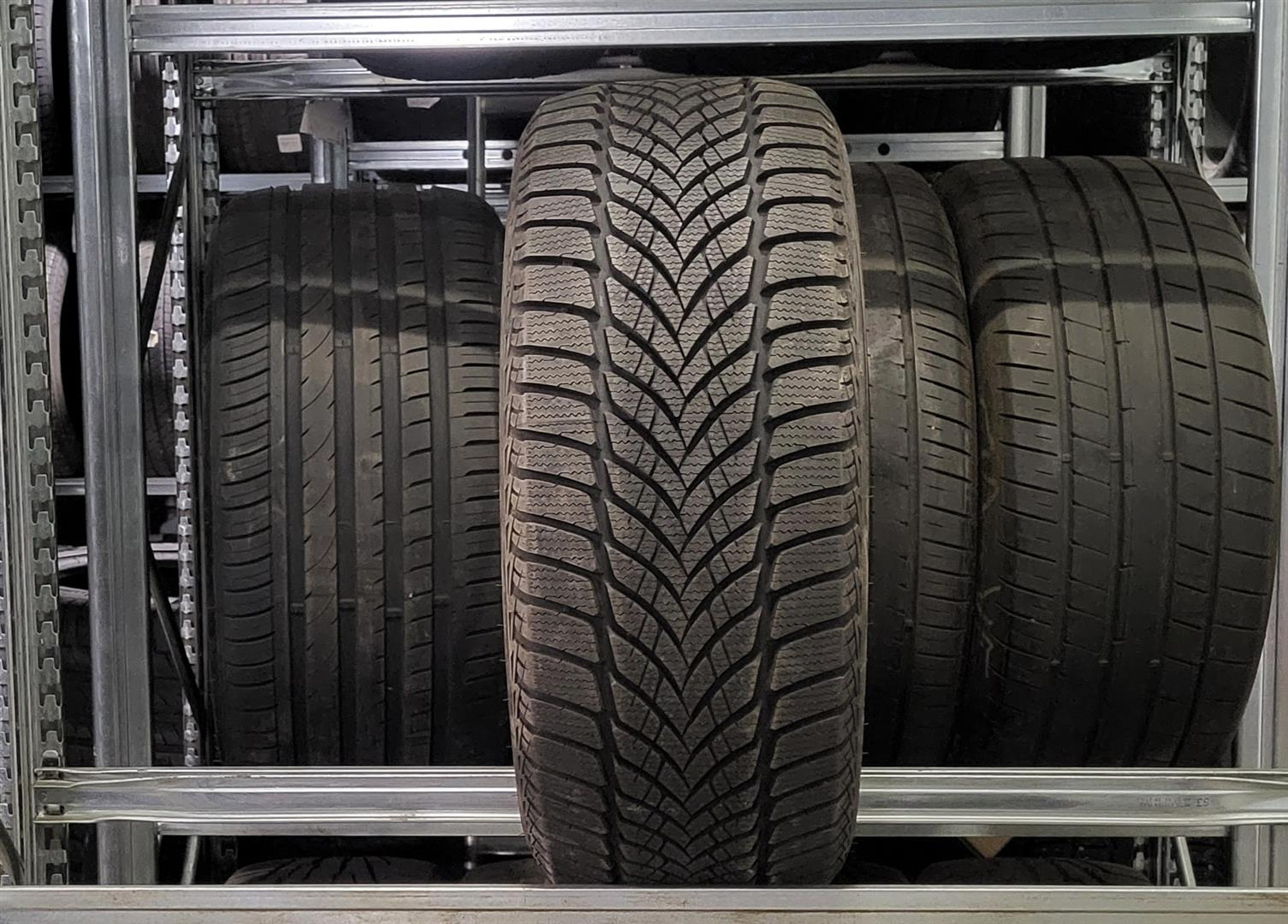 Goodyear ULTRA GRIP ICE 2 235/45R17 97 T