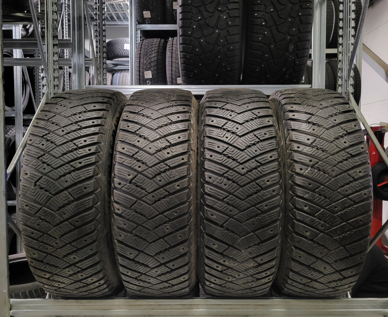 Goodyear Ultra Grip Ice Arctic SUV 4x4 225/65R17 102 T Ламельные шины