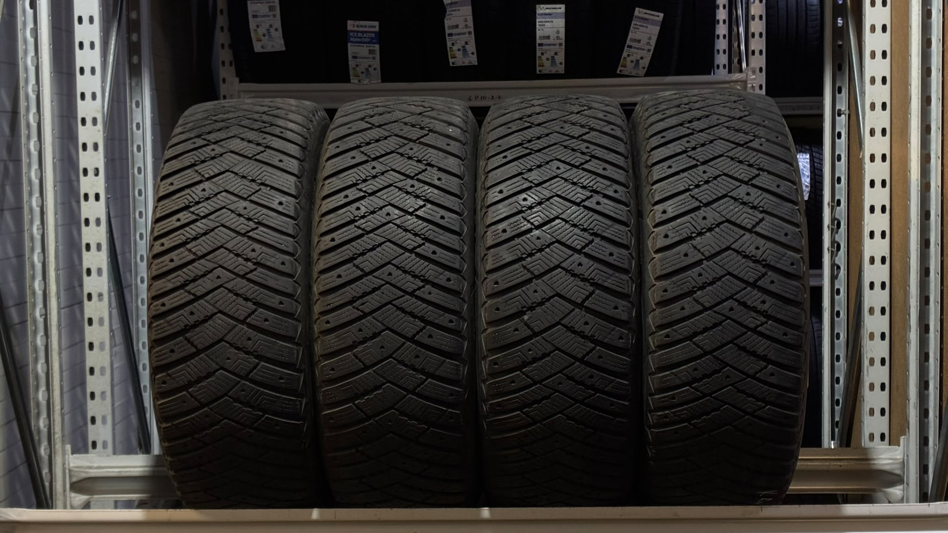 Goodyear Ultra Grip Ice Arctic SUV 4x4 235/60R17 106 T Ламельные шины