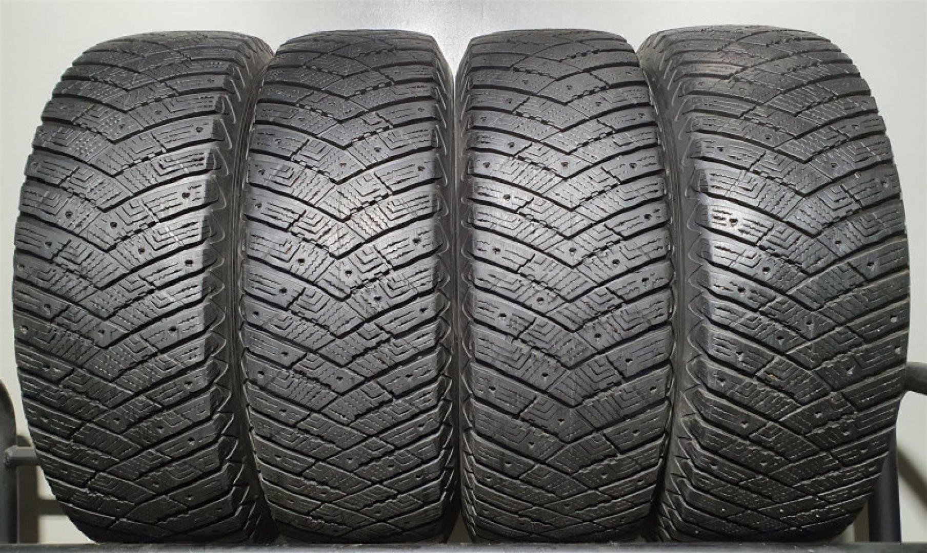 Goodyear Ultra Grip Ice Arctic SUV 4x4 215/55R18 99 T Friction tires