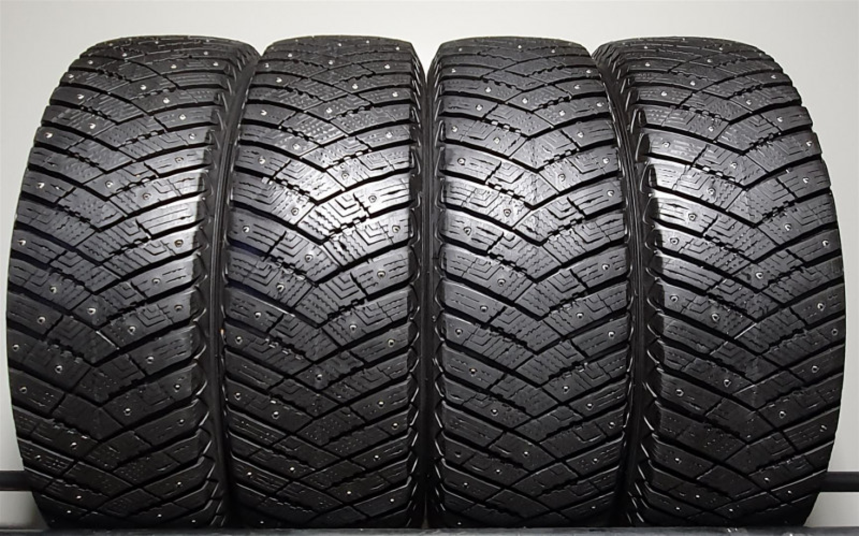 Goodyear Ultra Grip Ice Arctic Suv 225/65R17 102 T Шипованные шины