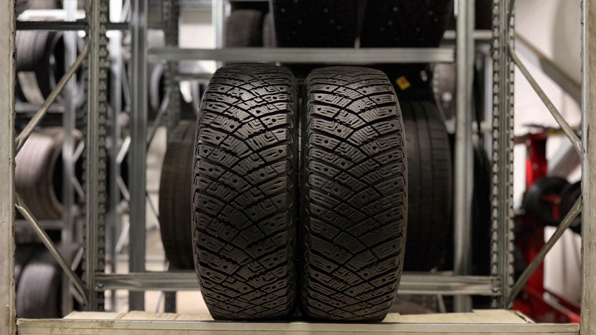 Goodyear UltraGrip Ice Arctic 195/65R15 95 T Ламельные шины
