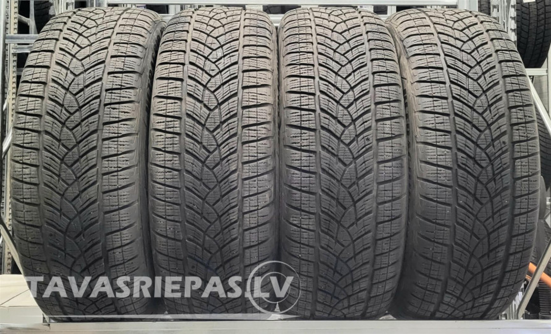 Goodyear UltraGrip Ice SUV GEN-1 215/65R17 99 T