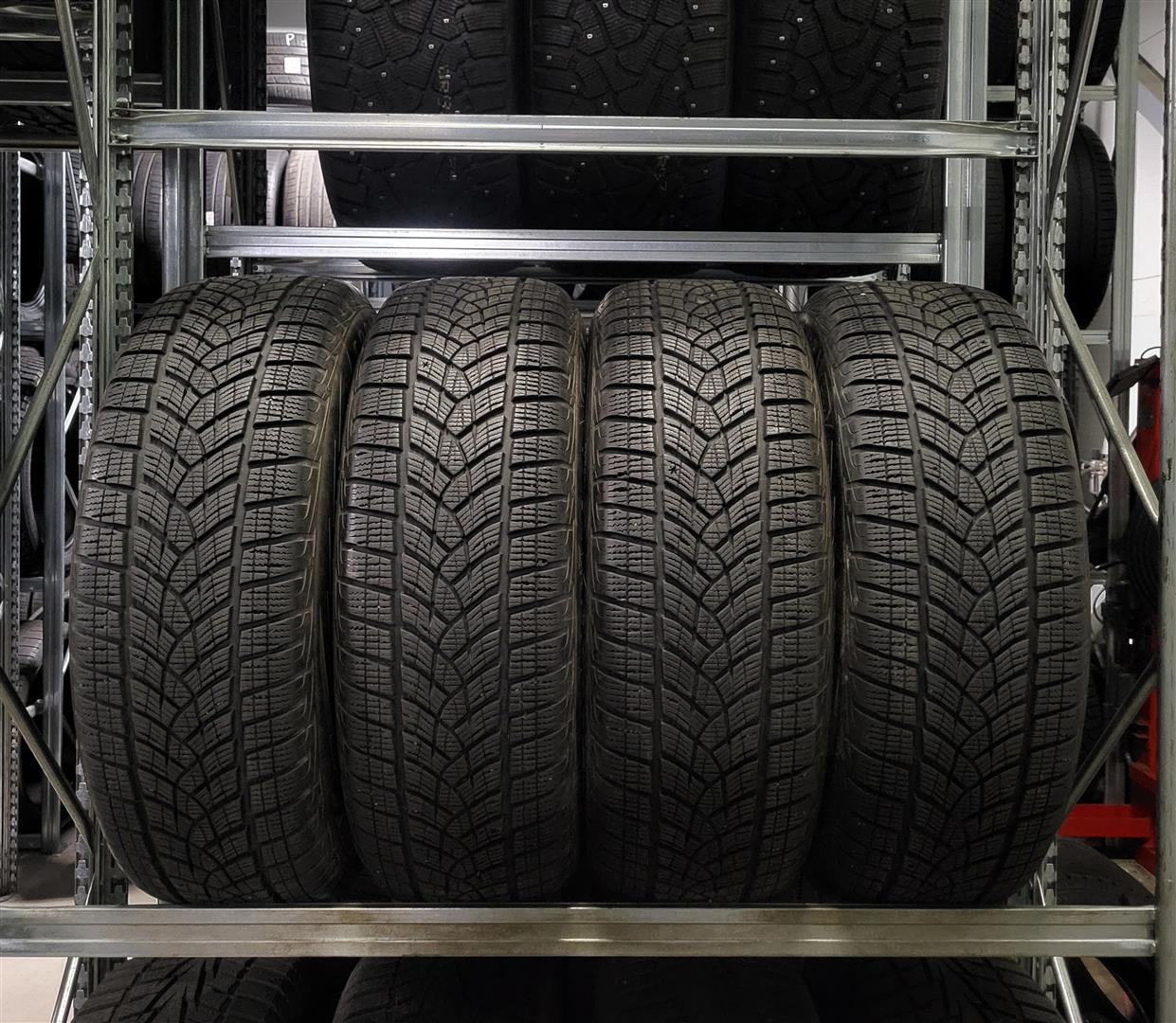 Goodyear UltraGrip Ice SUV GEN-1 215/60R17 96 T Friction tires