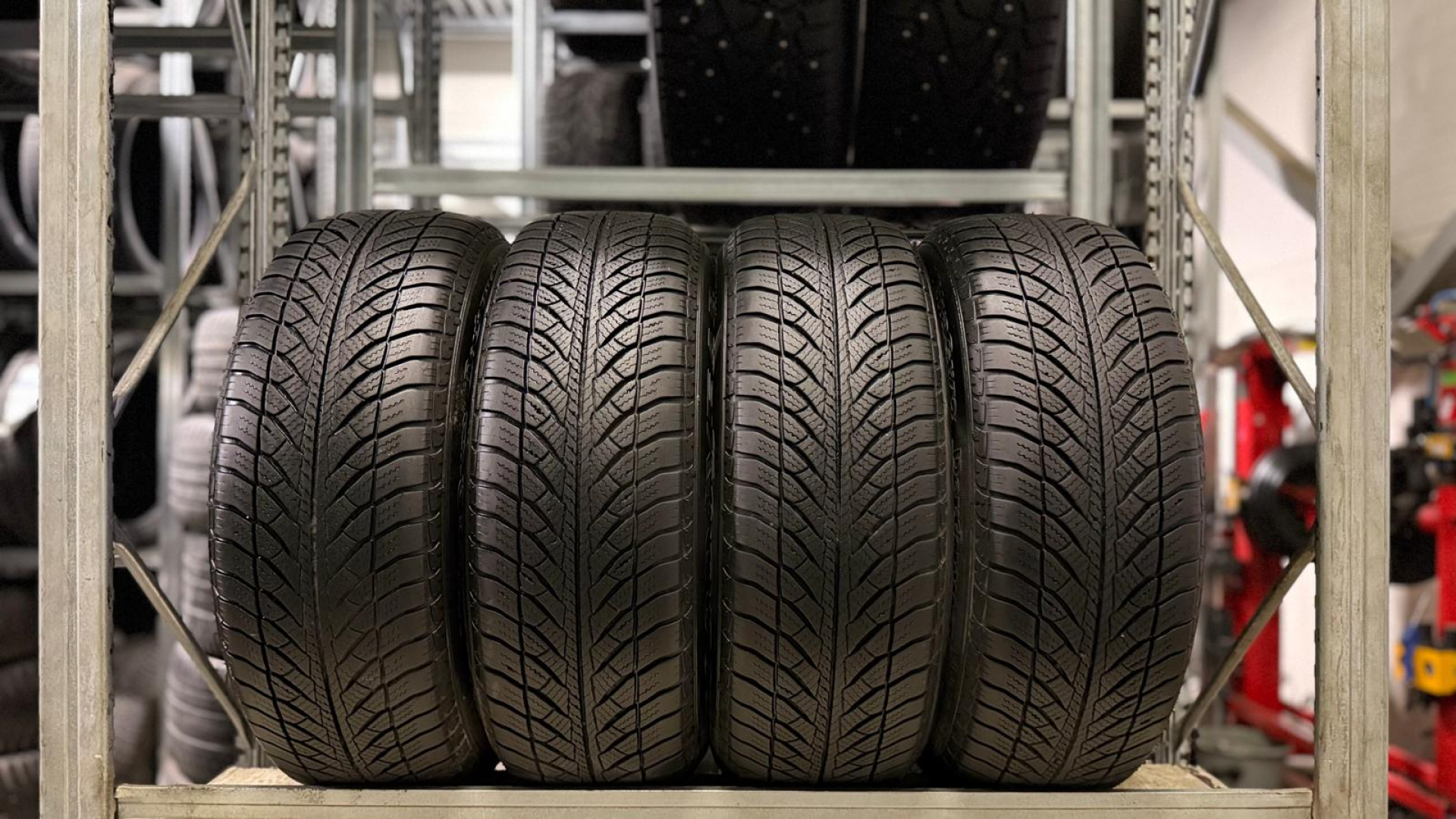 Goodyear Ultra Grip Performance 205/60R16 92 H *