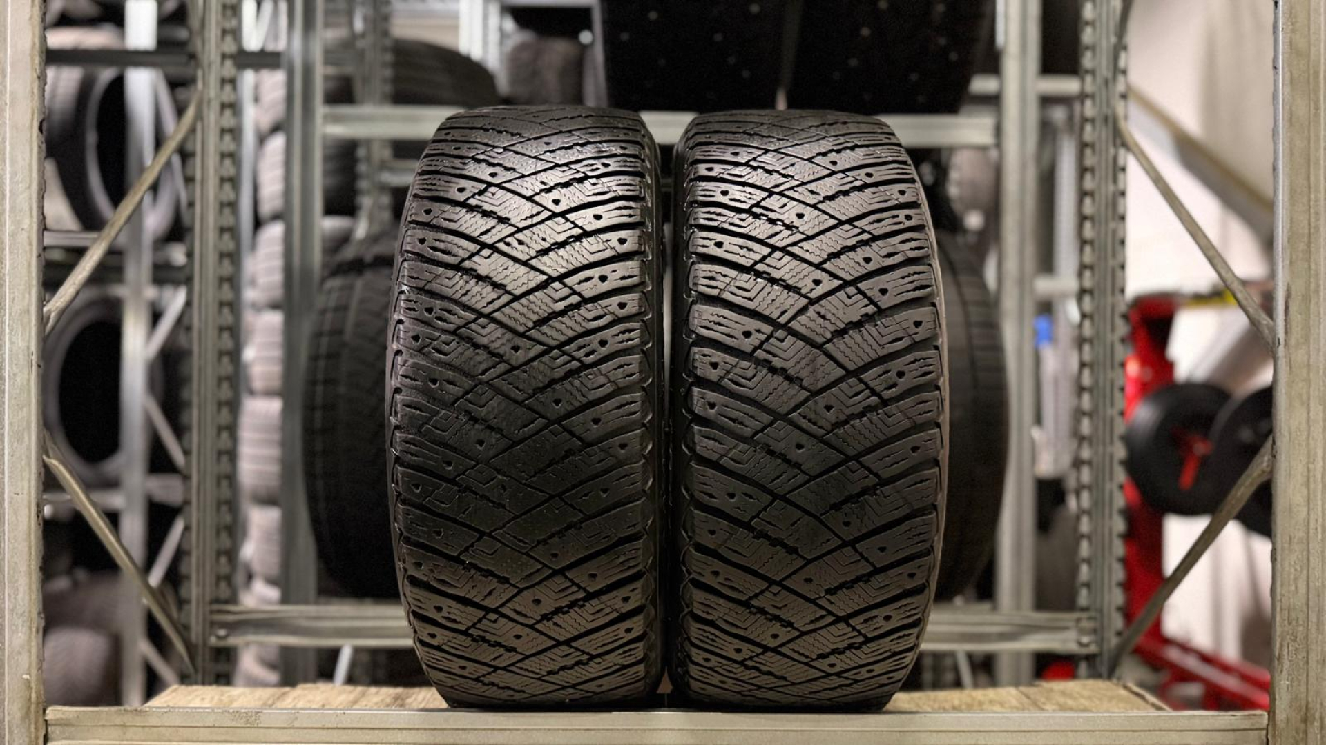 Goodyear UltraGrip Ice Arctic 225/55R17 101 T Friction tires