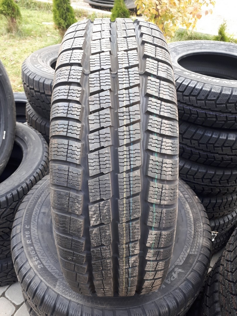 PAXARO VAN WINTER 215/65R16C 109/107 R Ламельные шины