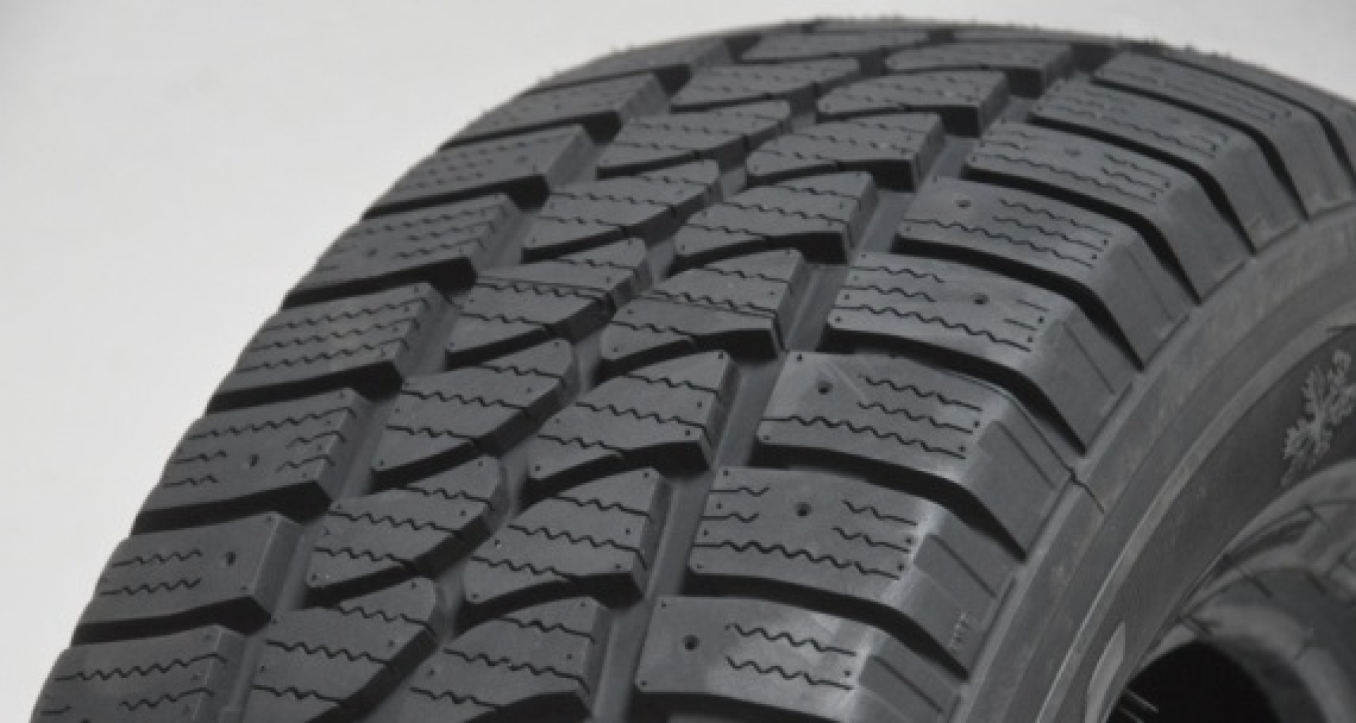 Kormoran Van Pro Winter 185/75R16C 104/102 R DOT22 Naastrehvid