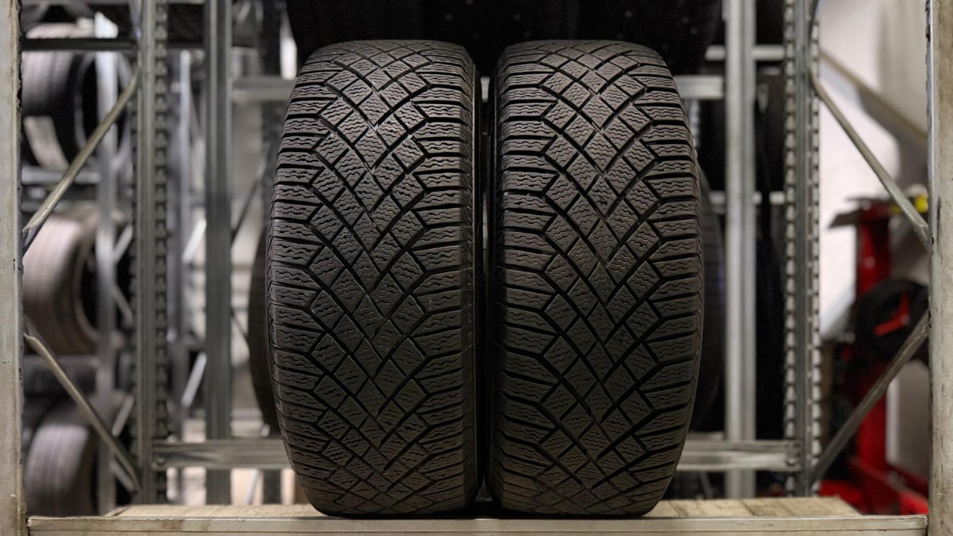 Continental VikingContact 7 235/45R18 98 T Ламельные шины