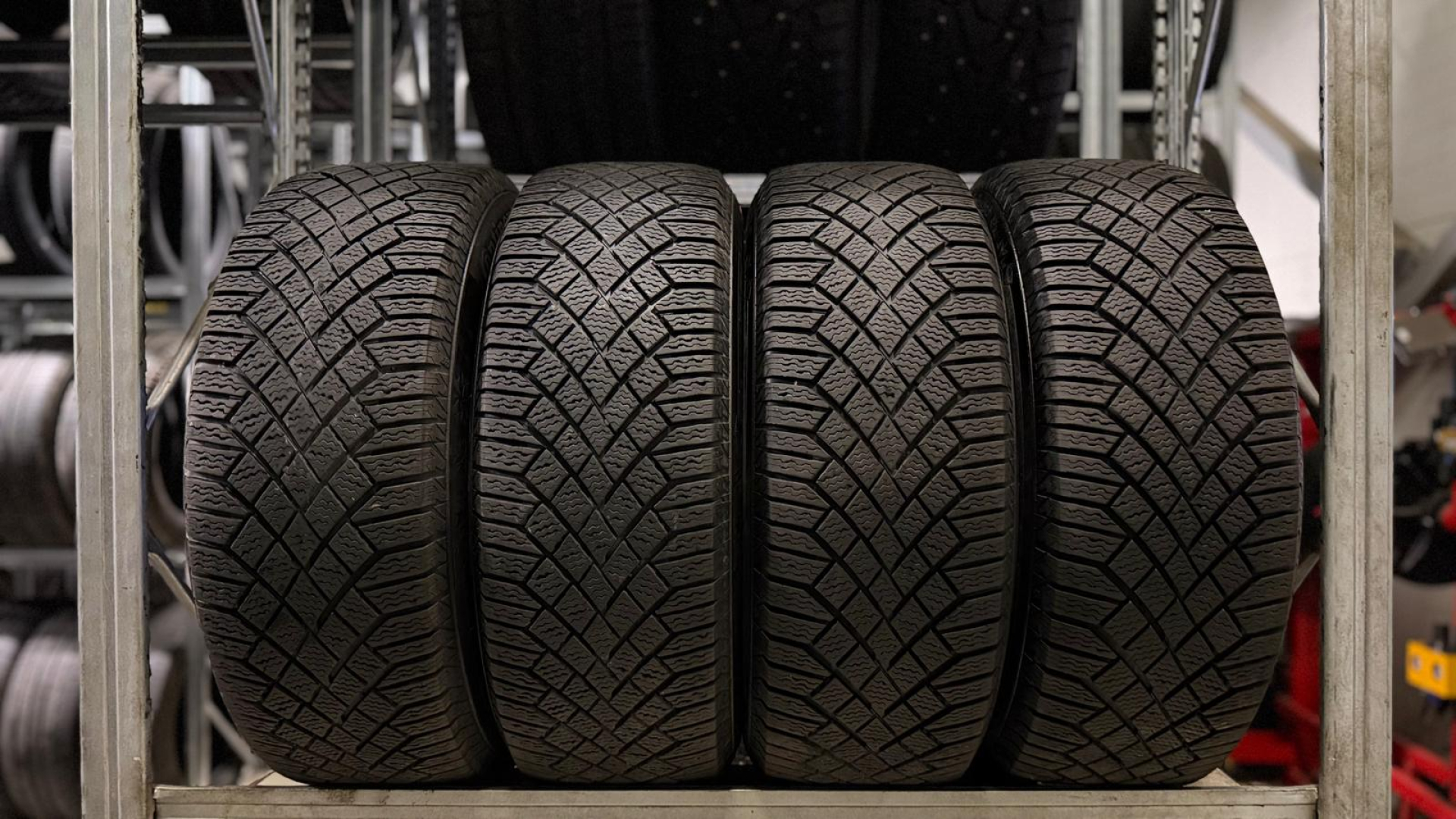 Continental VikingContact 7 225/55R16 99 T