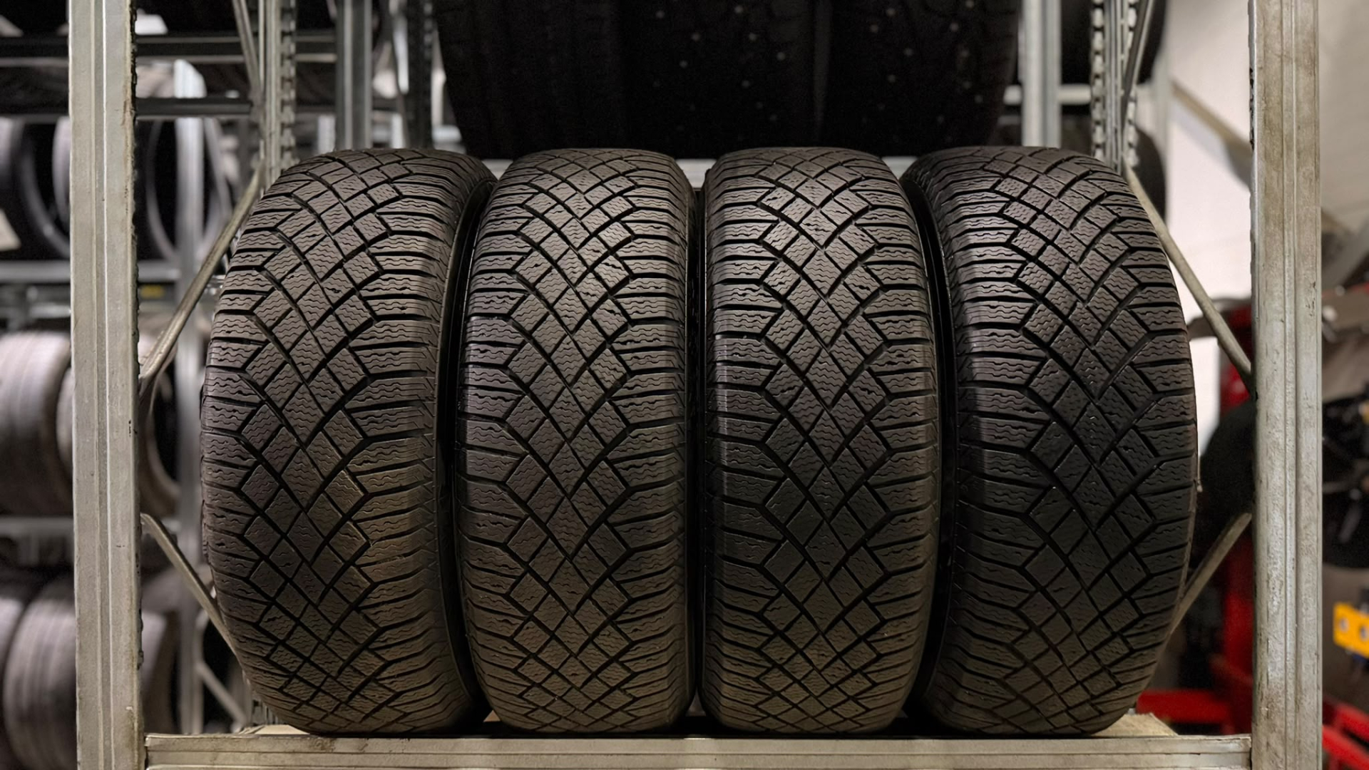 Continental VikingContact 7 215/65R17 103 T