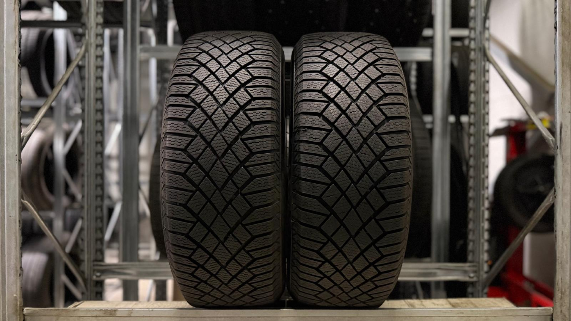 Continental VikingContact 7 225/60R17 103 T Ламельные шины